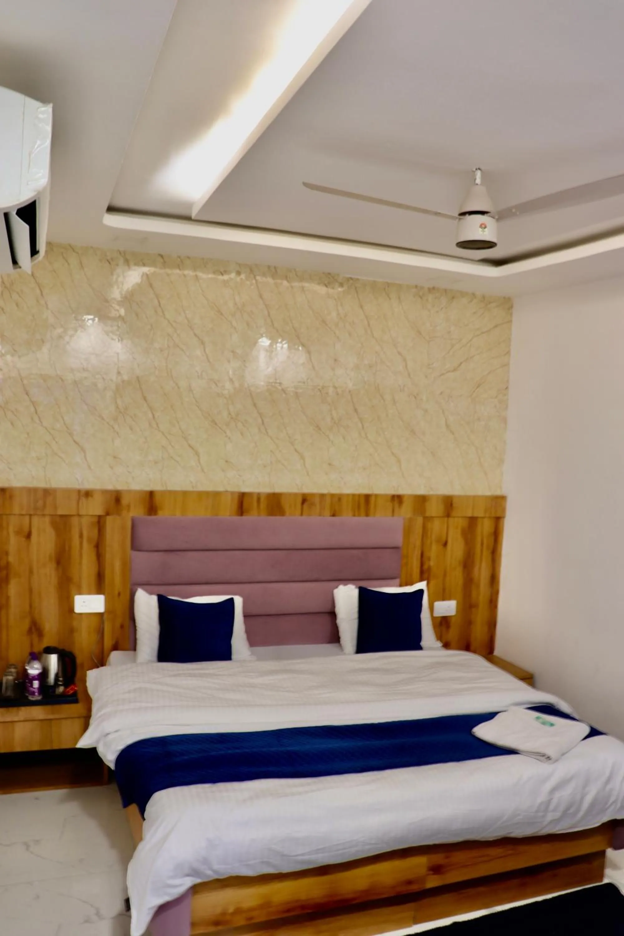 Bedroom, Bed in Maayaa inn by Ganges
