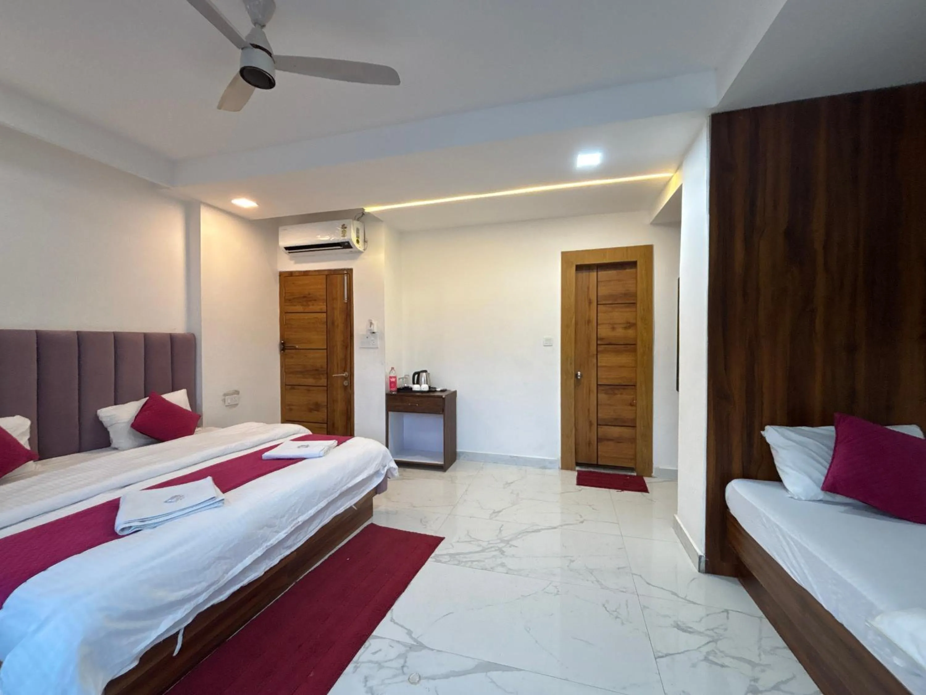 Bedroom, Bed in Maayaa inn by Ganges