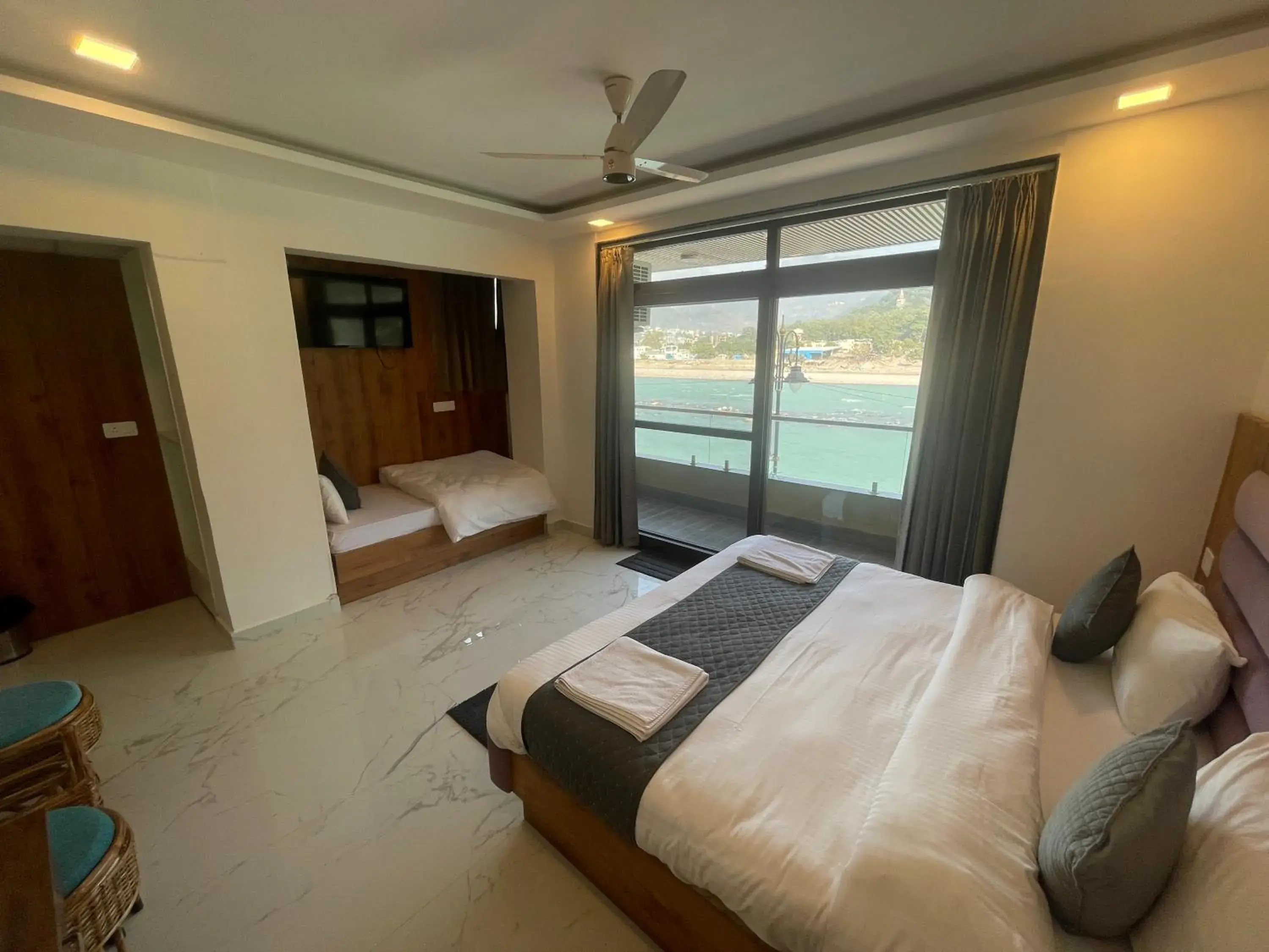 Triple Room with Balcony in Maayaa inn by Ganges Triple Room with Balcony in Maayaa inn by Ganges