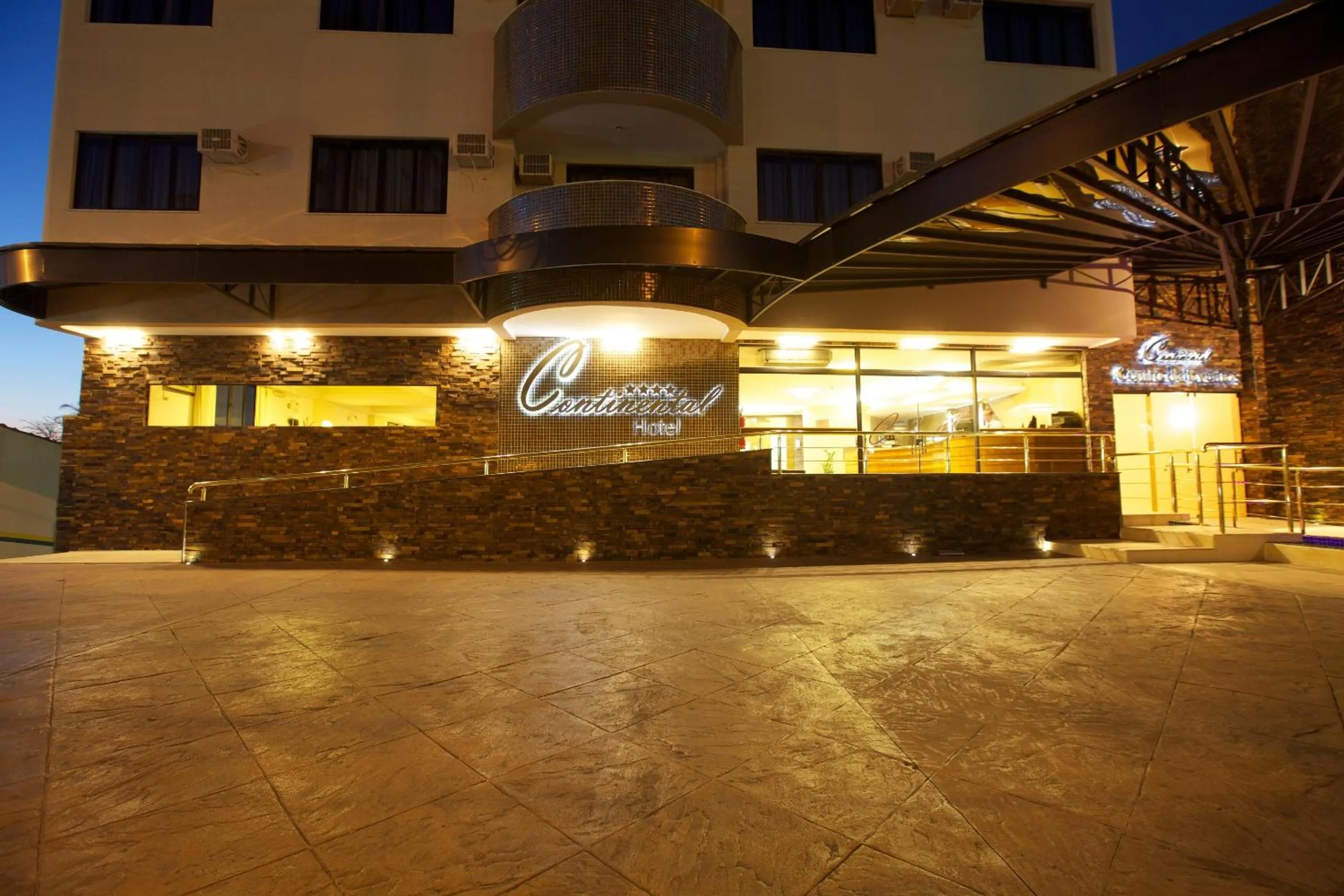 Facade/entrance in Gran Continental Hotel Taubaté