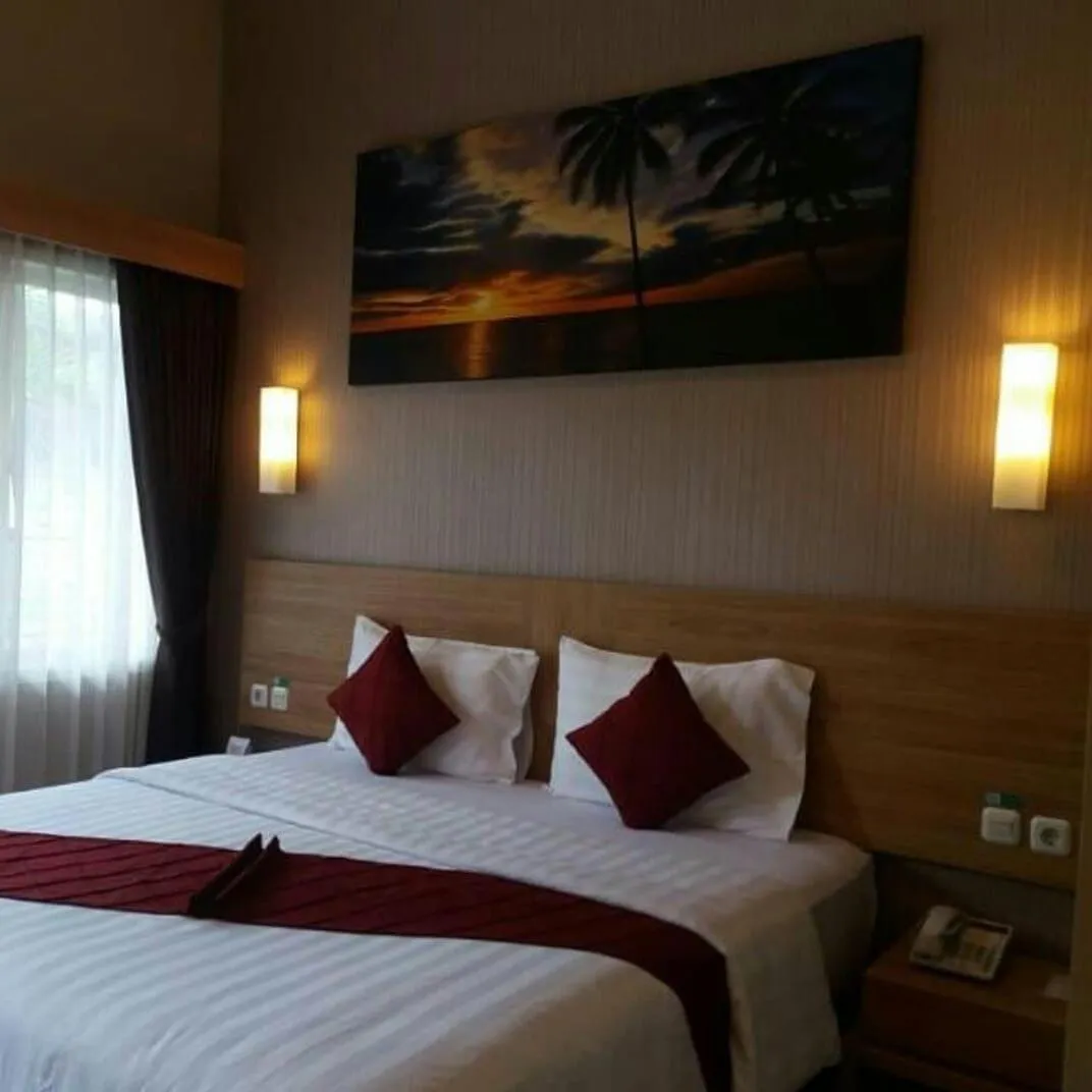 Bed in Sunshine Family Homestay near Terminal 1 Juanda Airport