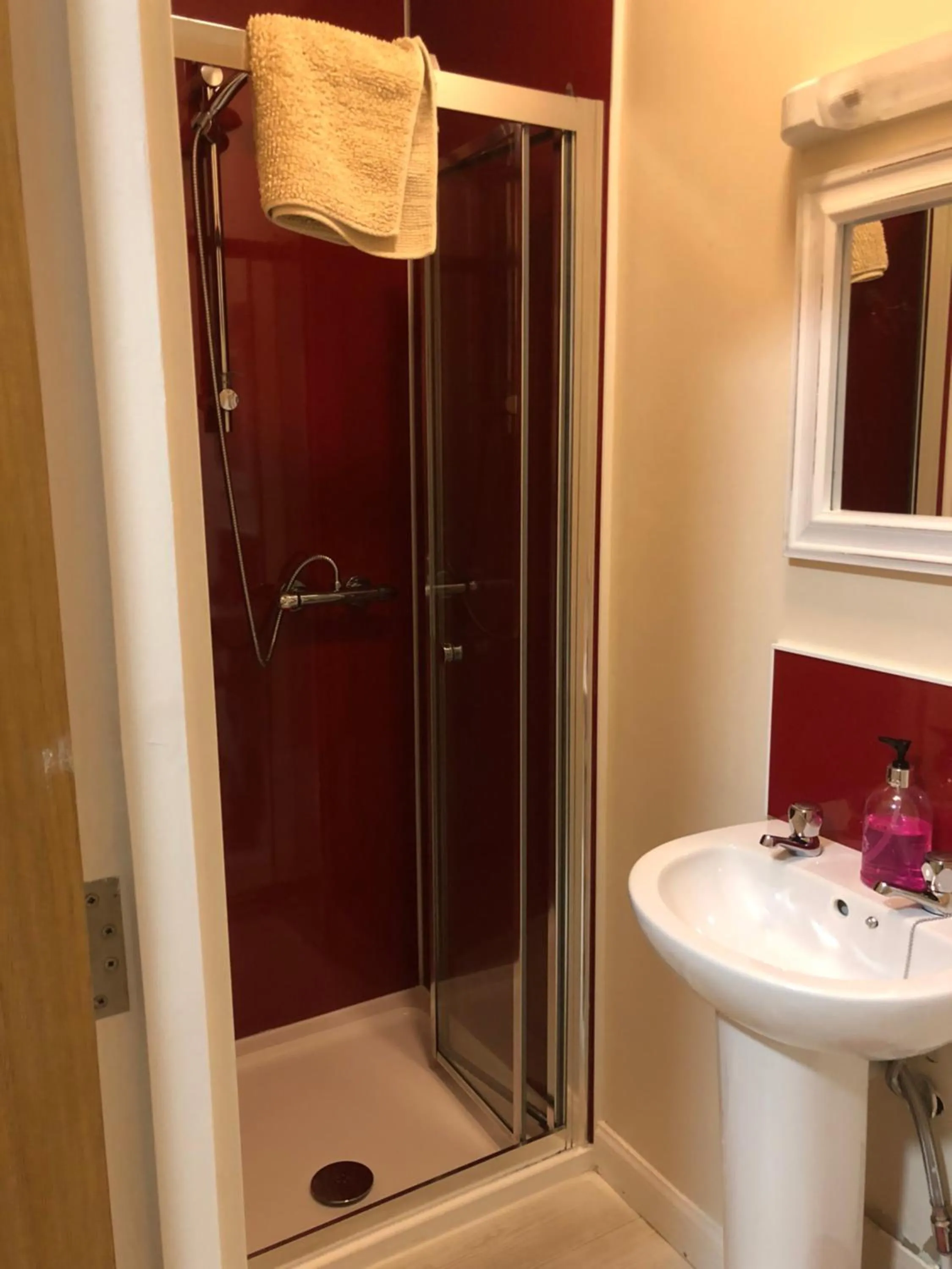 1 Lochness Rooms&Hostel