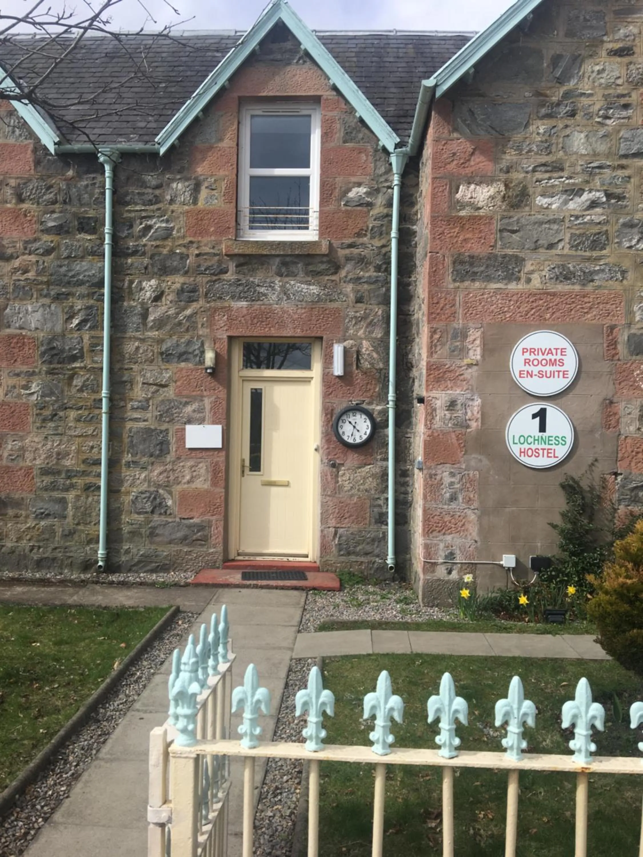 Property building in 1 Lochness Rooms&Hostel