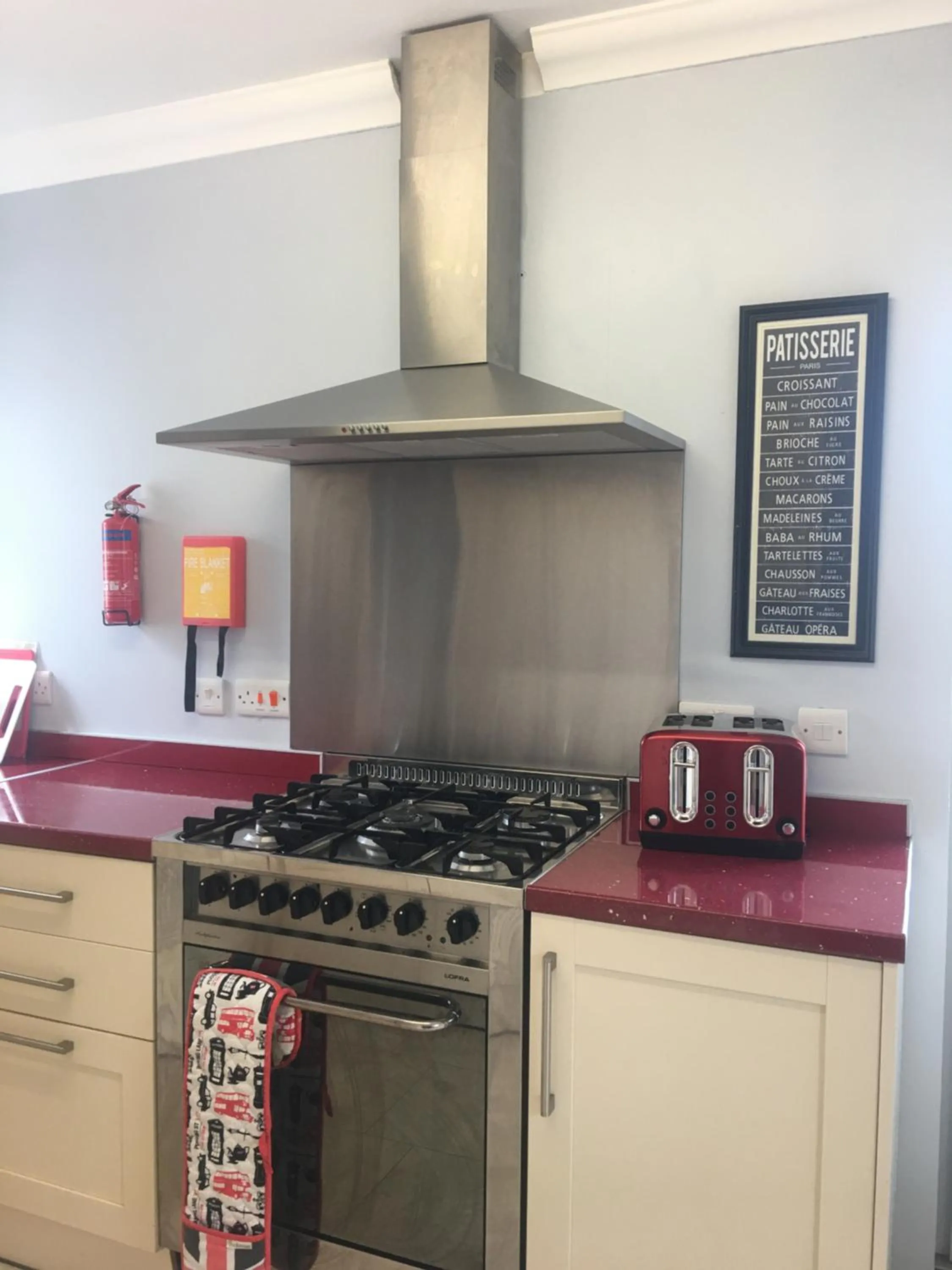 Kitchen or kitchenette in 1 Lochness Rooms&Hostel