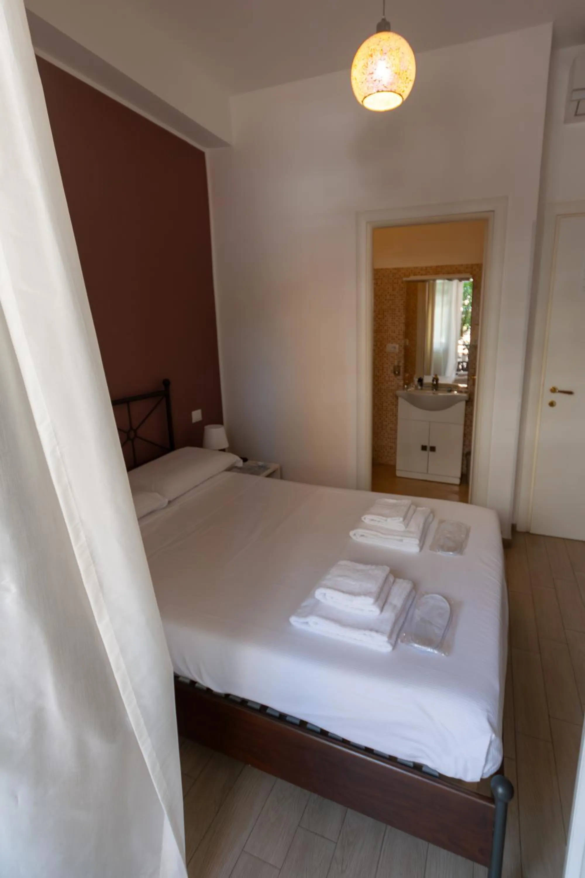 Bedroom, Bed in Magna Cura