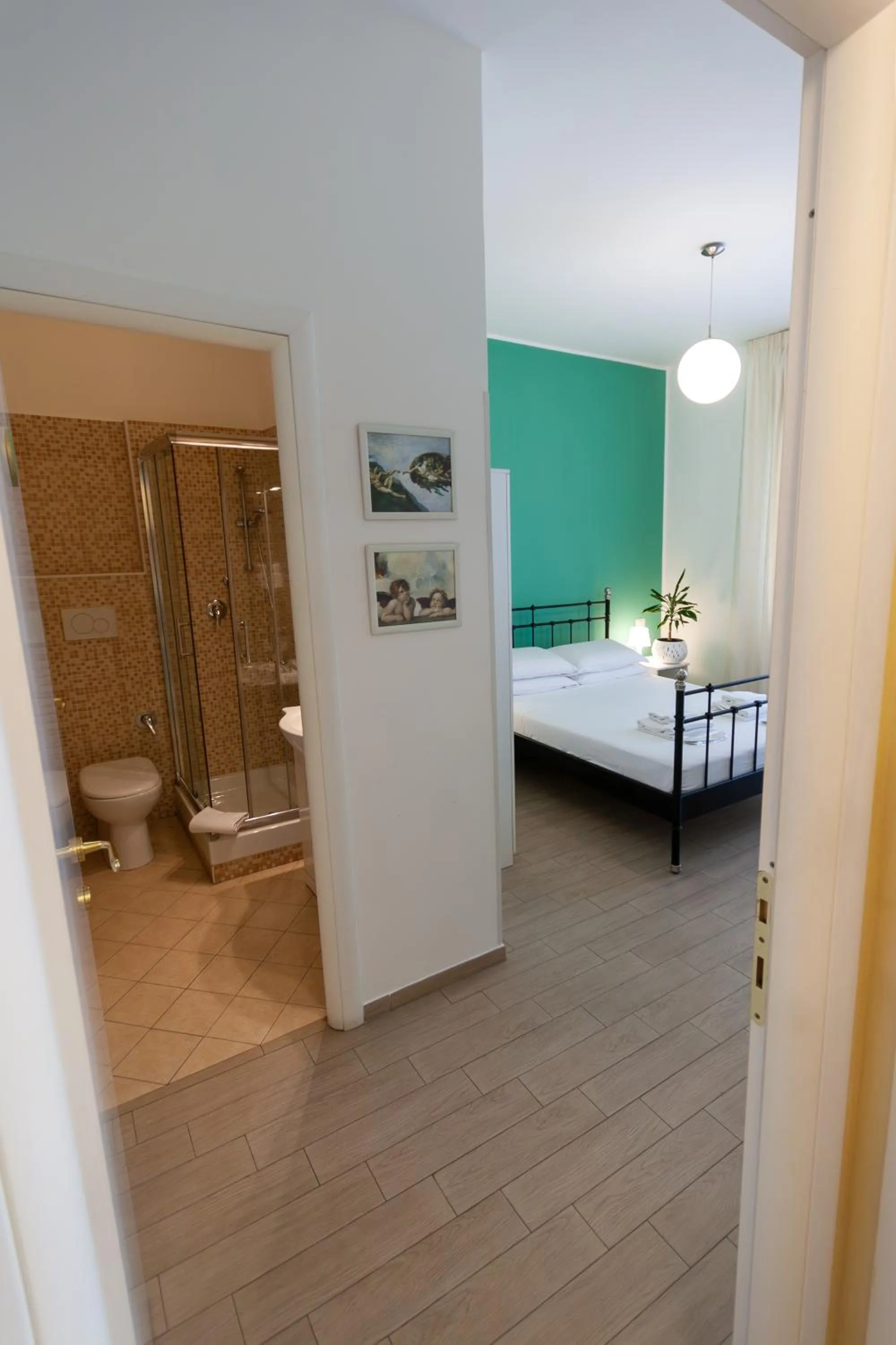 Shower, Bed in Magna Cura