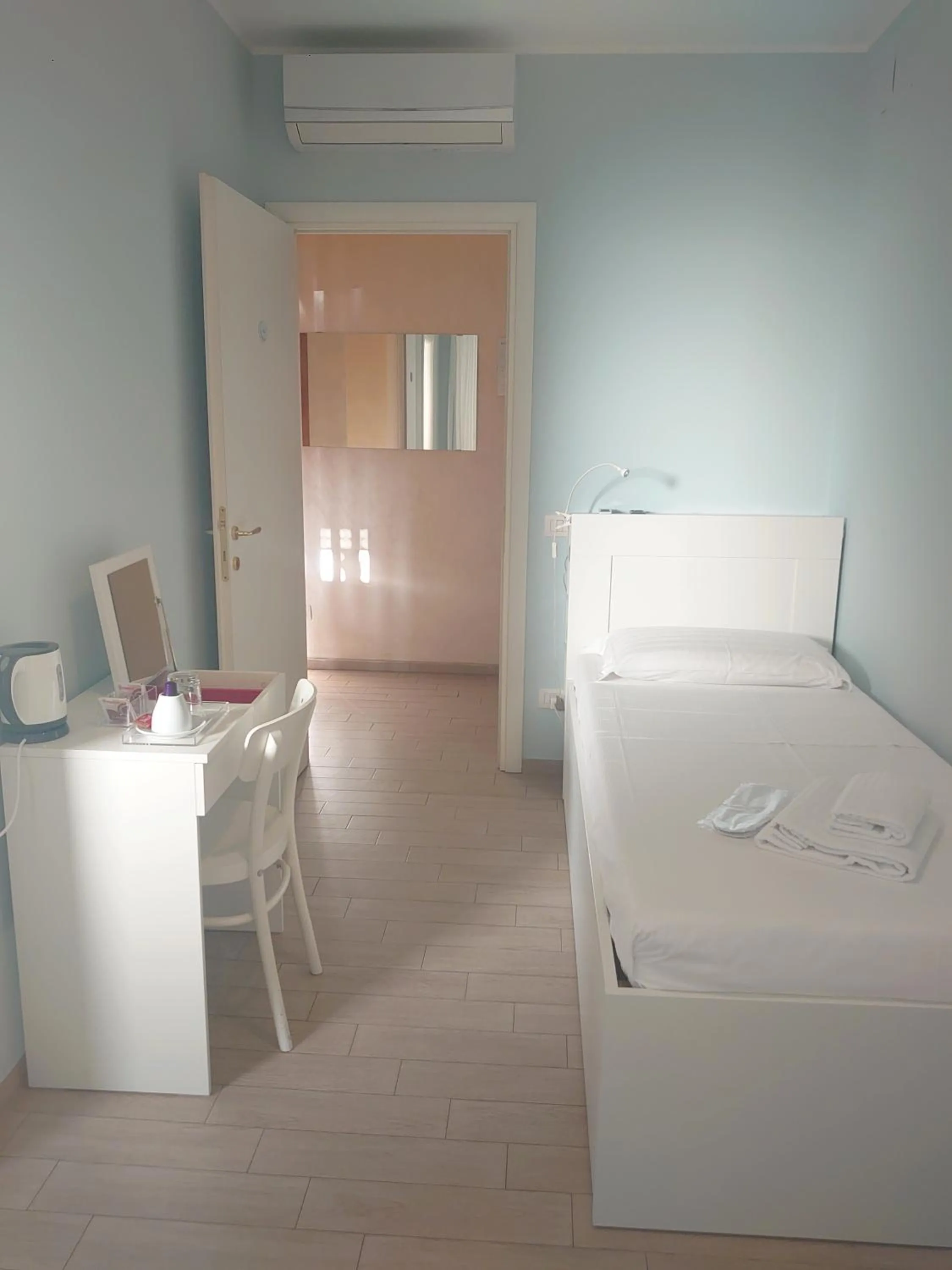 Bedroom, Bed in Magna Cura