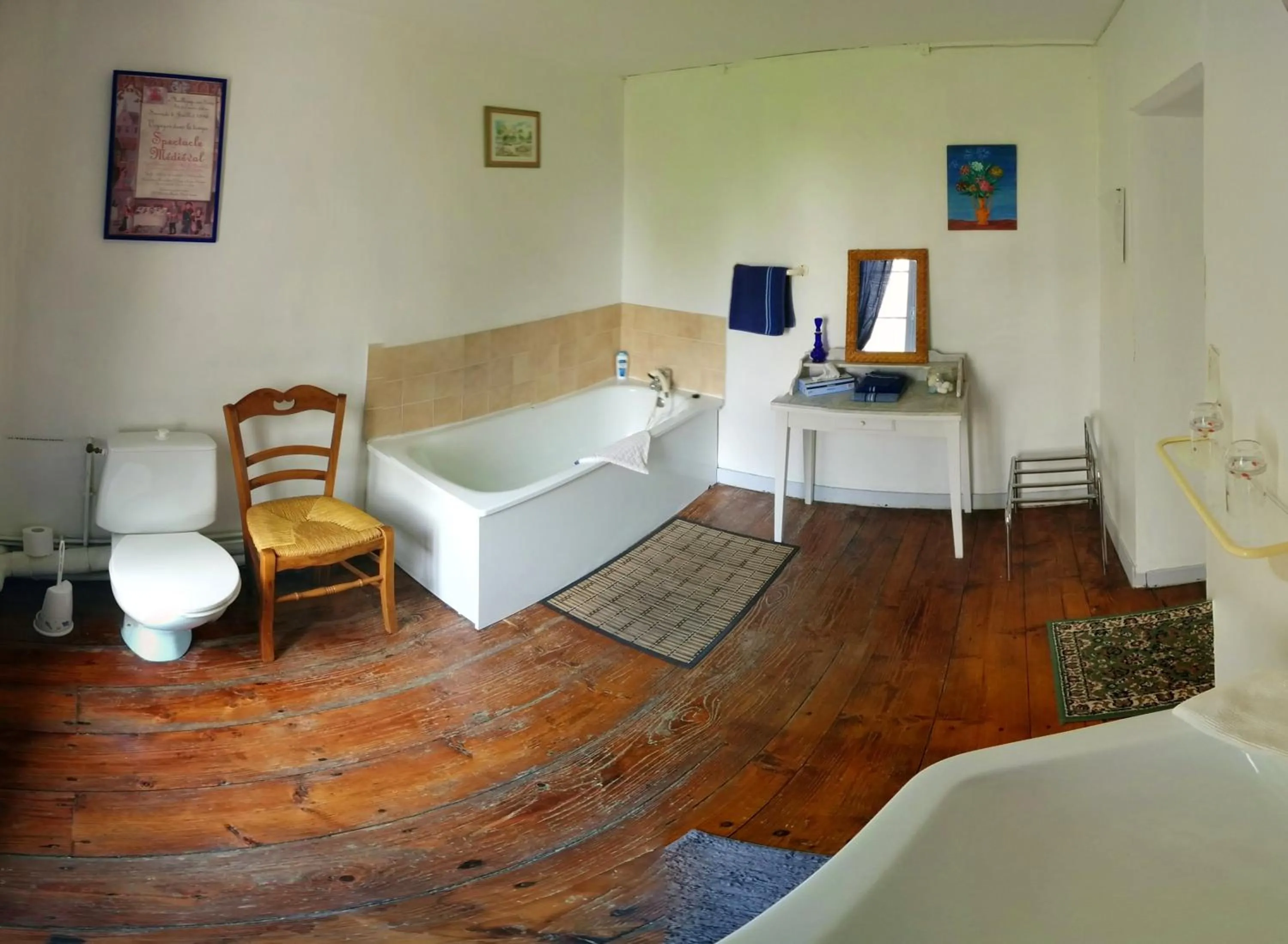 Bathroom, Bed in Chateau De Grosfy