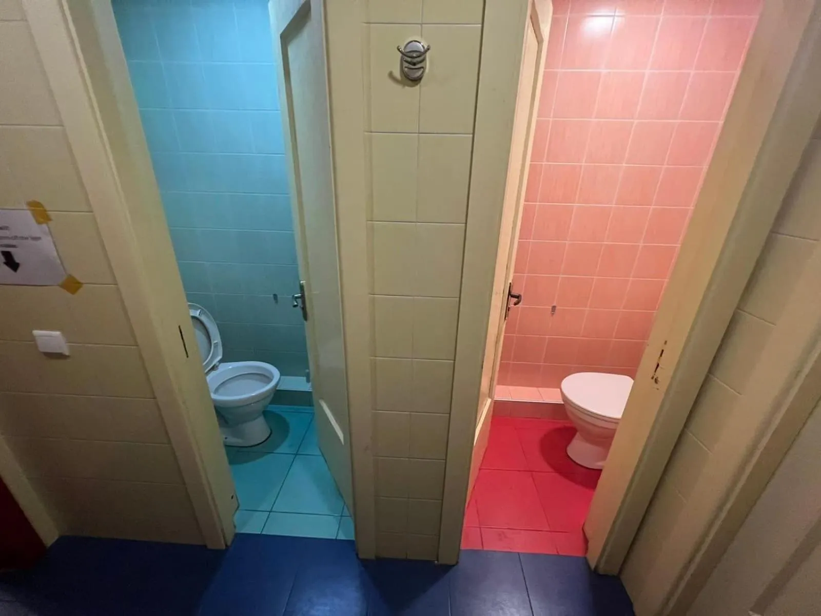 Toilet in Galaxy Hostel