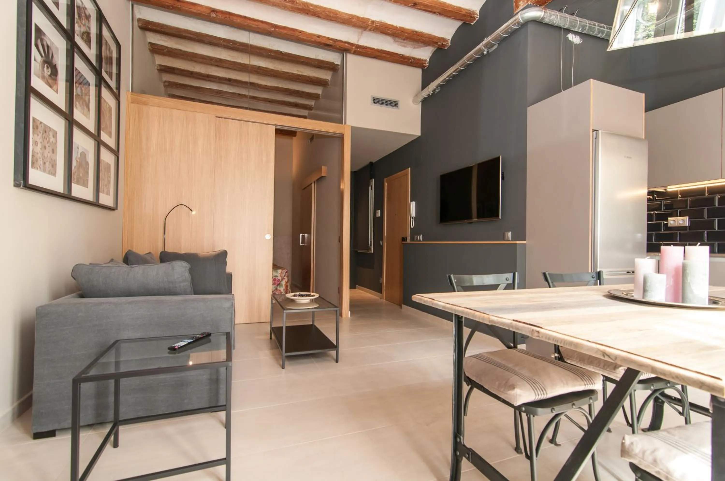 Photo of the whole room in Weflating Suites Sant Antoni Market