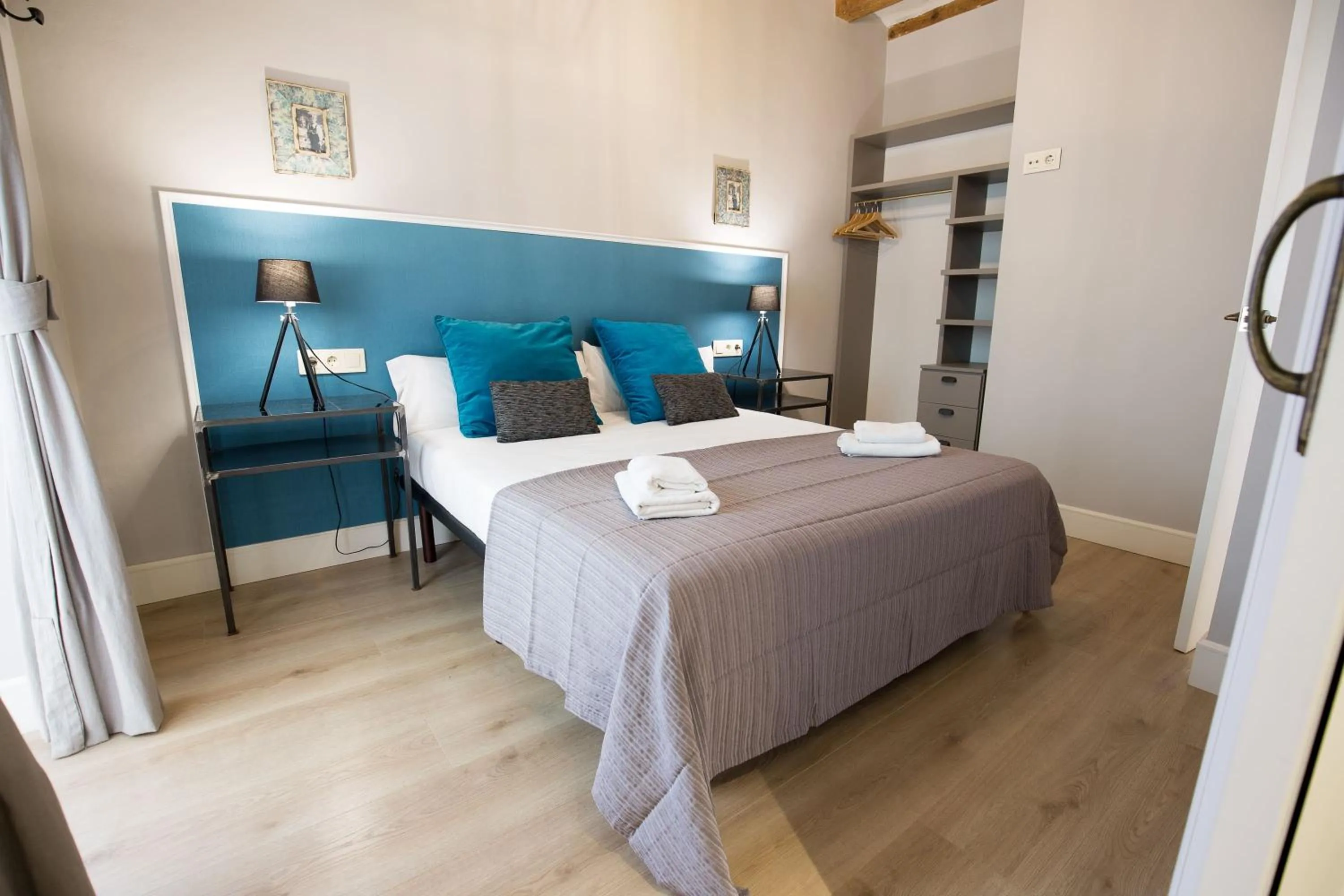 Bedroom, Bed in Weflating Suites Sant Antoni Market