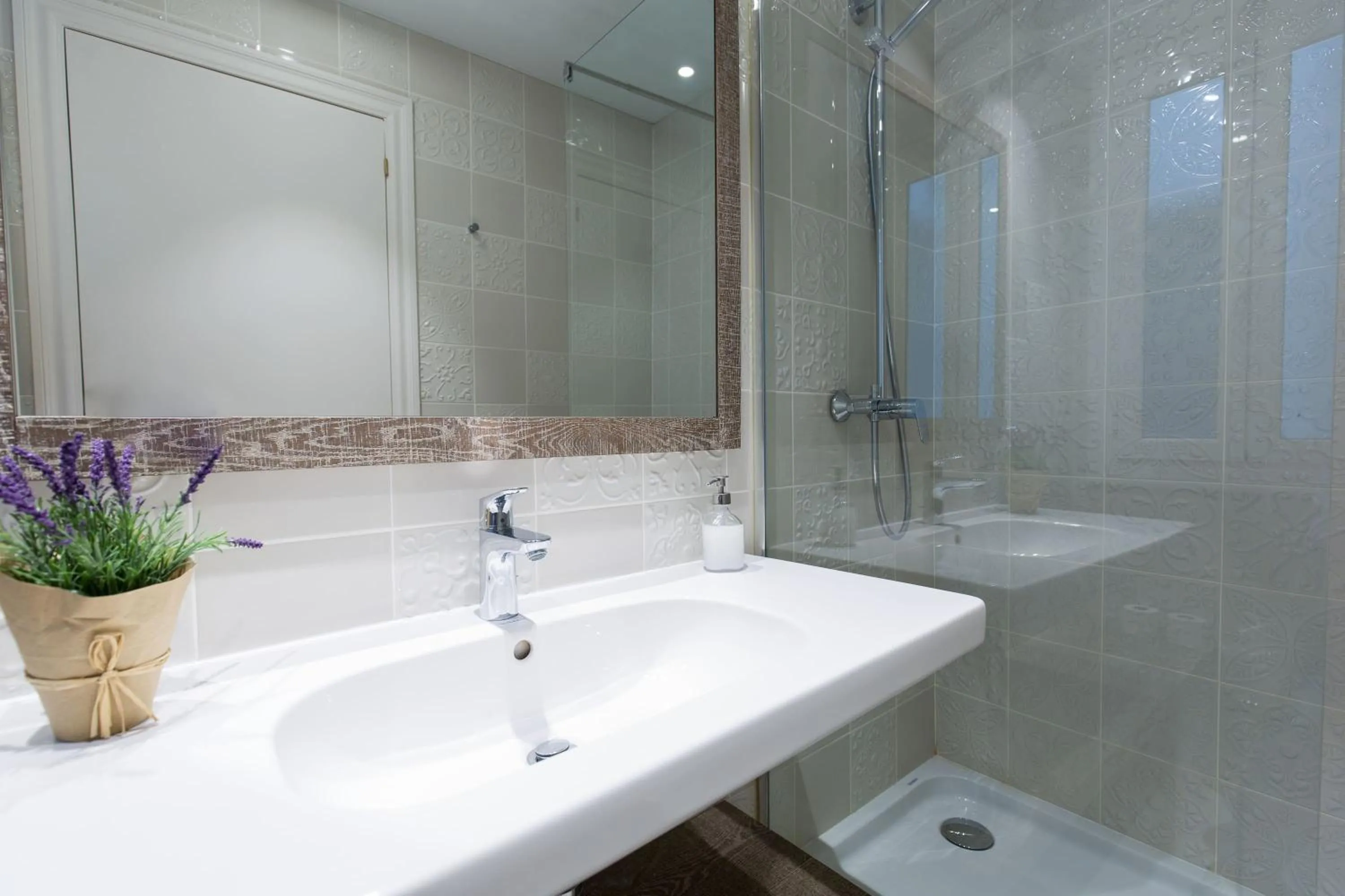 Shower in Weflating Suites Sant Antoni Market