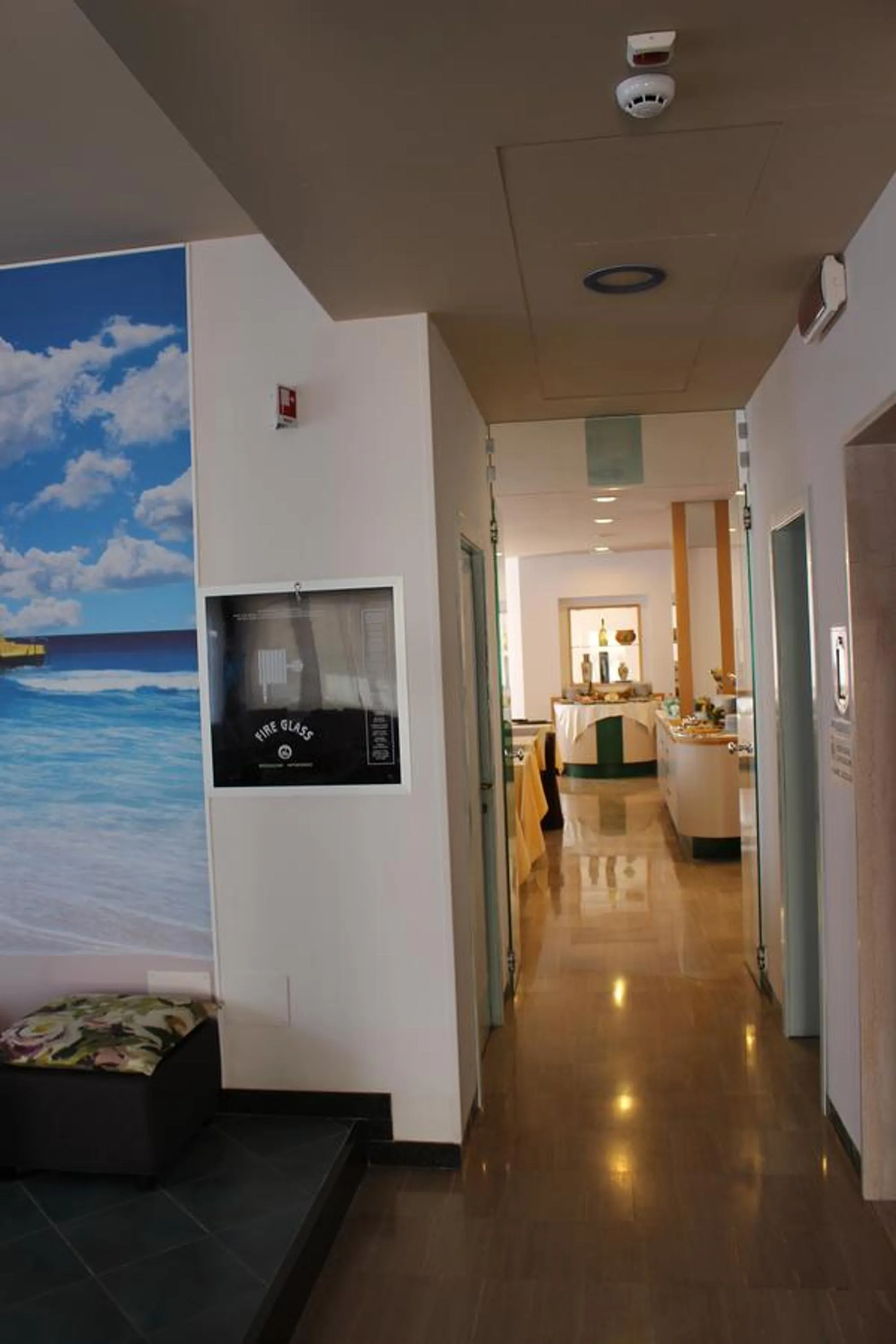 Restaurant/places to eat in Hotel Emma