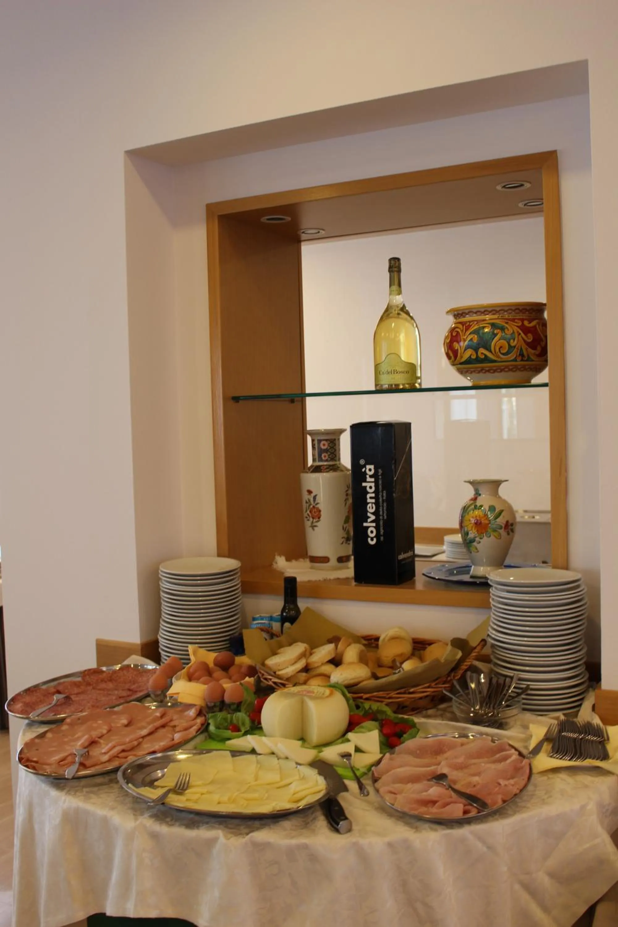 Restaurant/places to eat in Hotel Emma