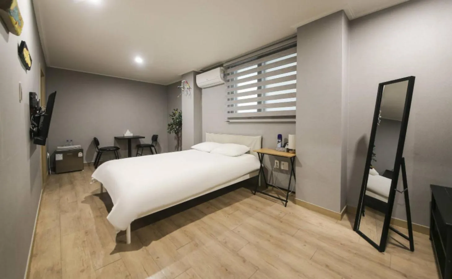 Photo of the whole room, Bed in Stay Hyun