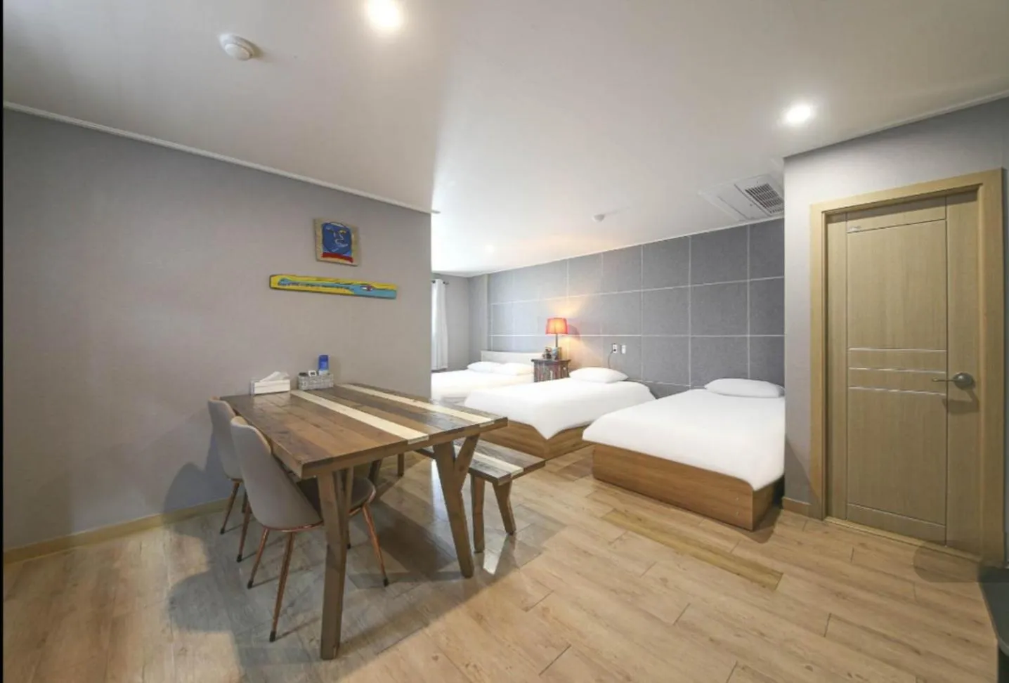 Photo of the whole room, Bed in Stay Hyun