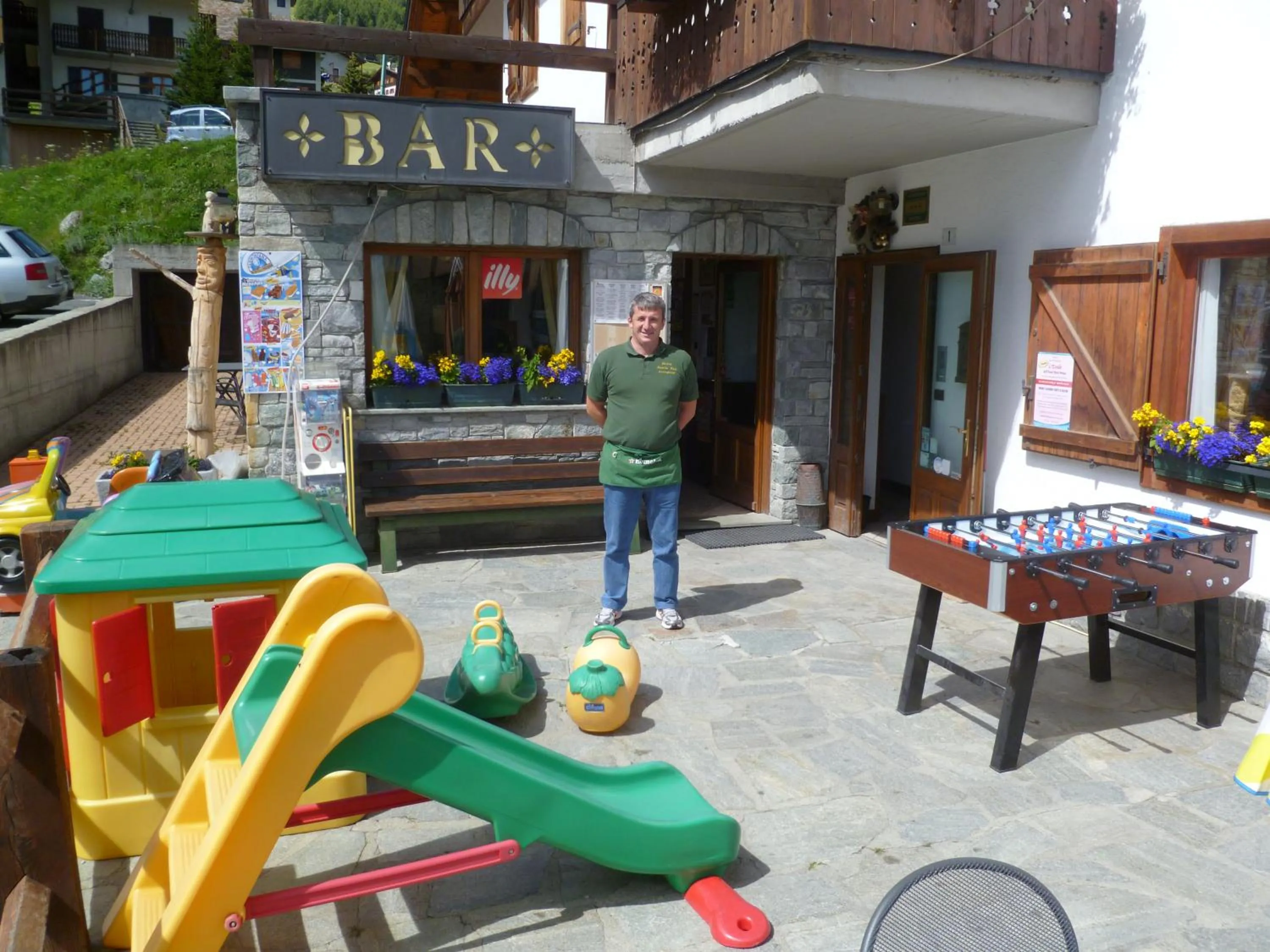 Facade/entrance in Santa San