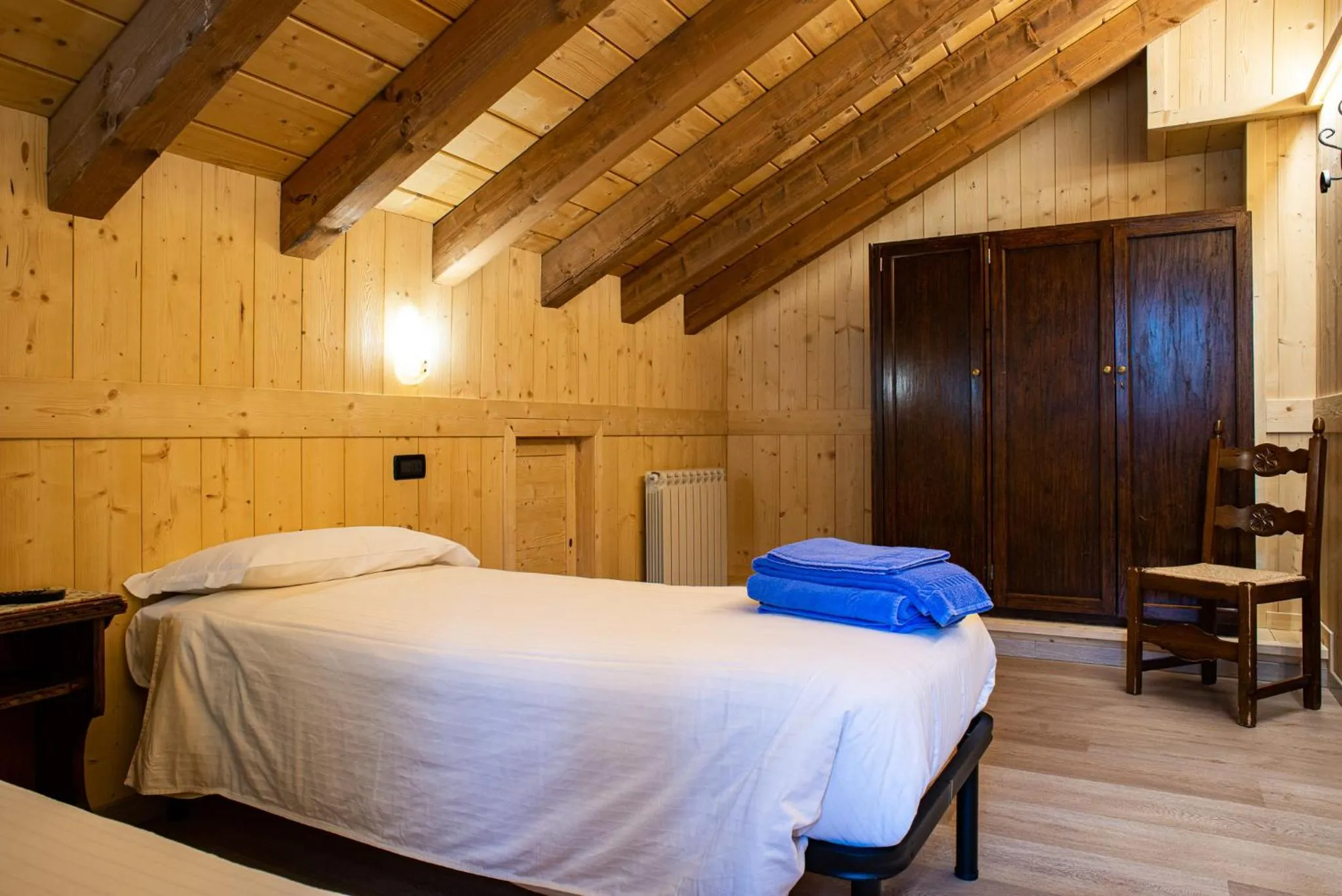 towels, Bed in Santa San