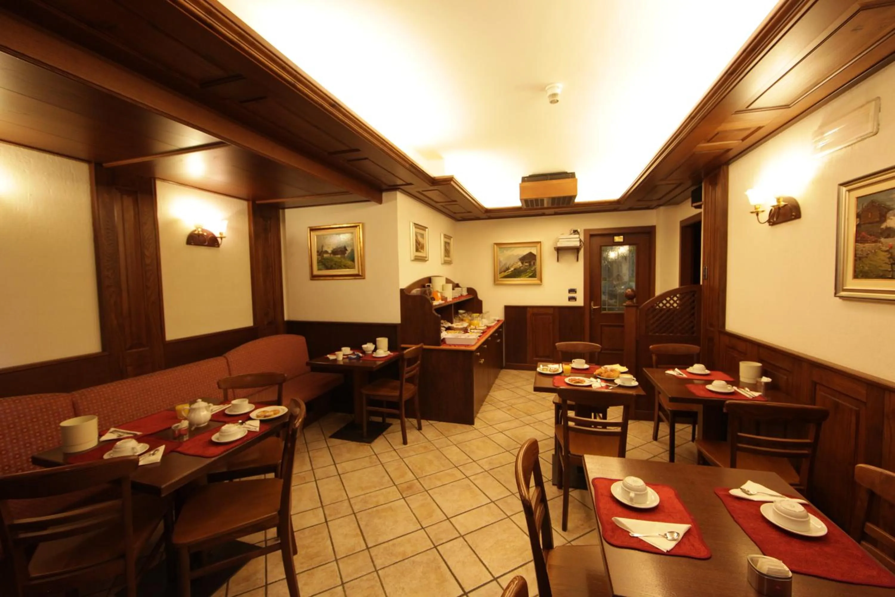 Buffet breakfast in Santa San