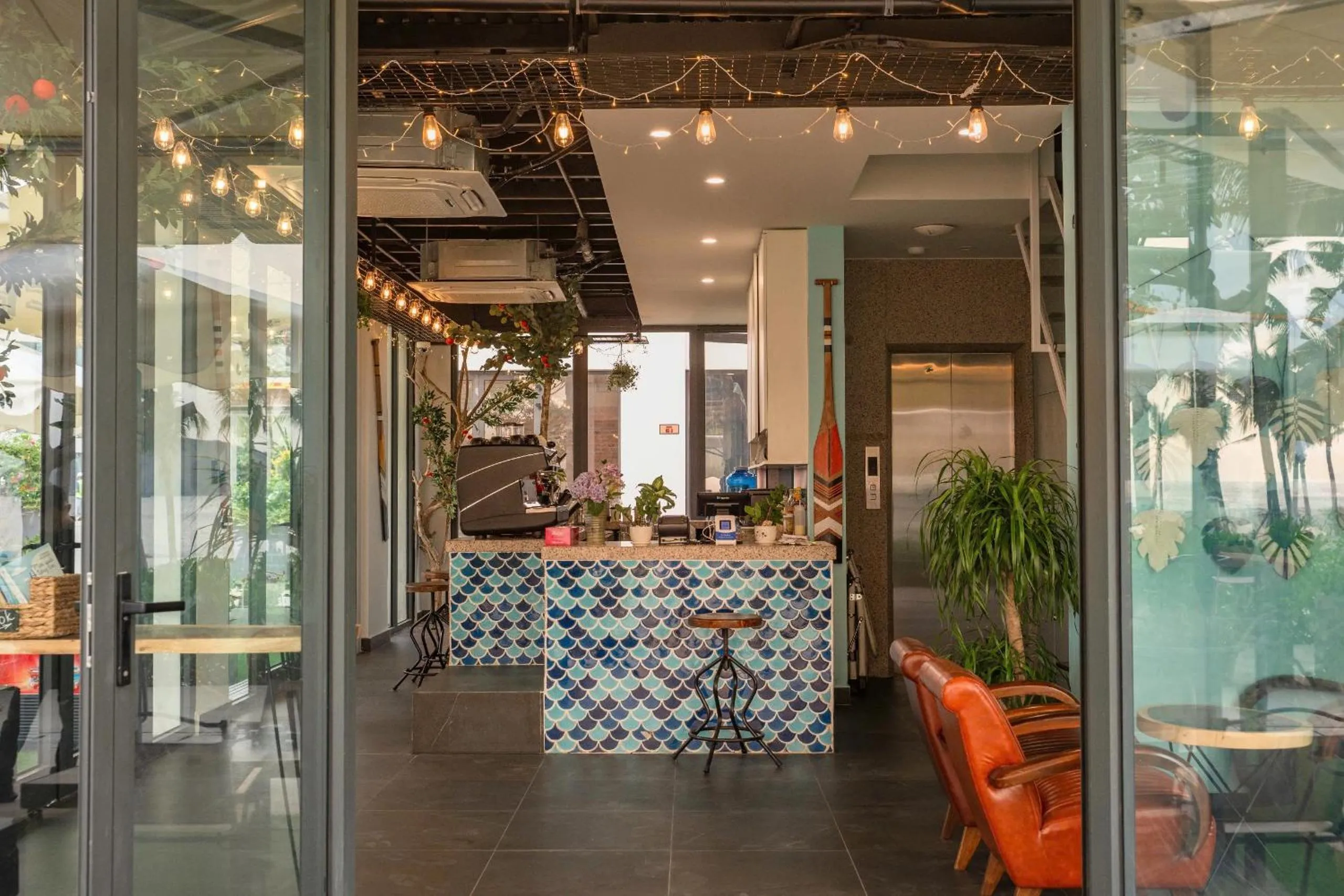 Coffee/tea facilities in Cozy Front Beach House wid Private Beach