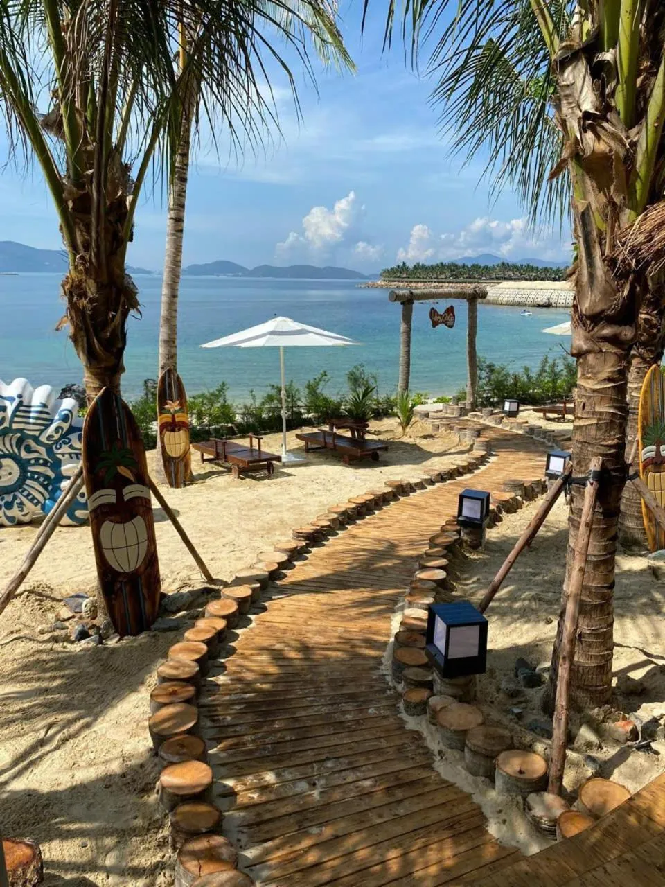 Day in Cozy Front Beach House wid Private Beach