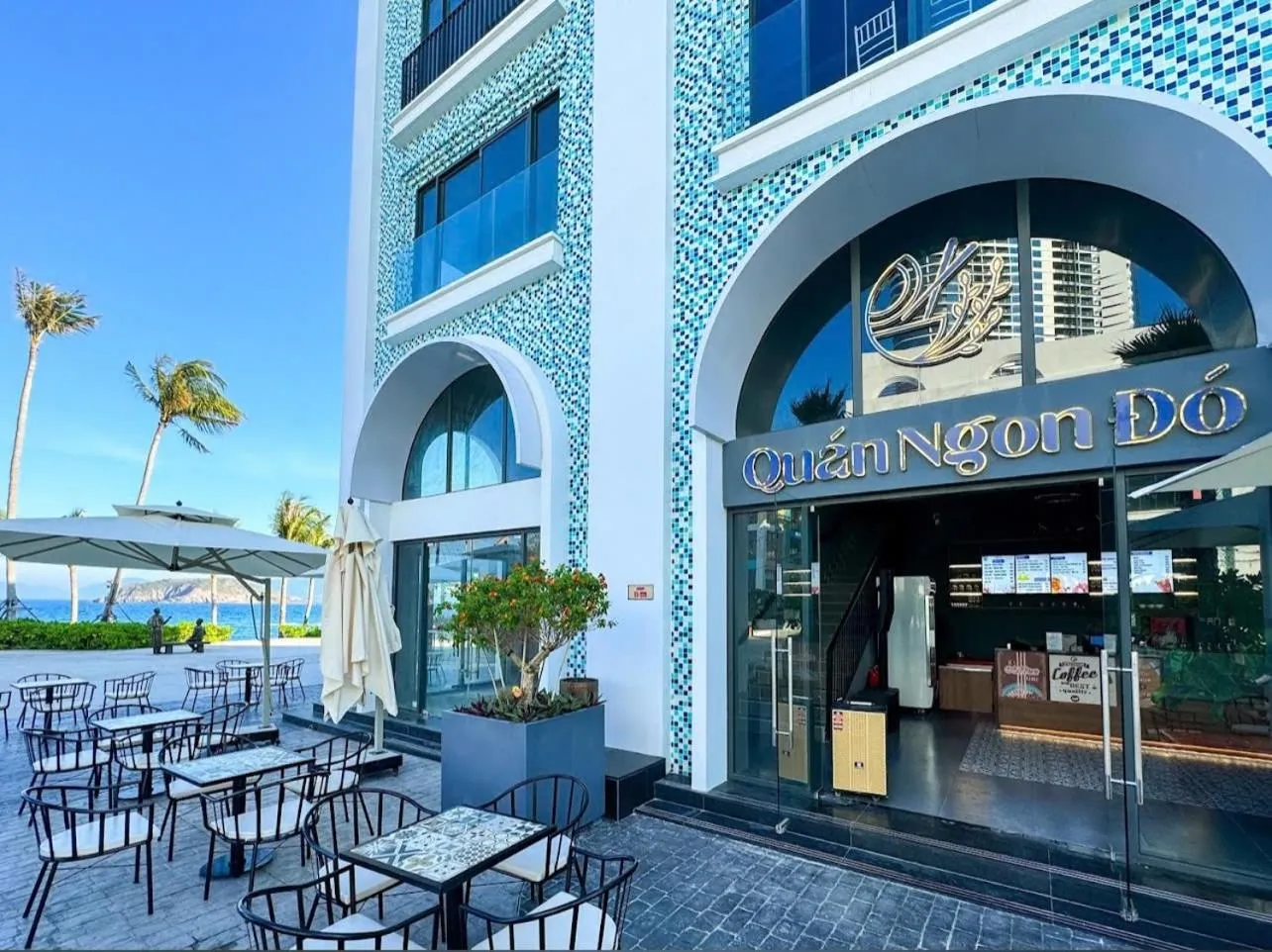 Restaurant/places to eat in Cozy Front Beach House wid Private Beach