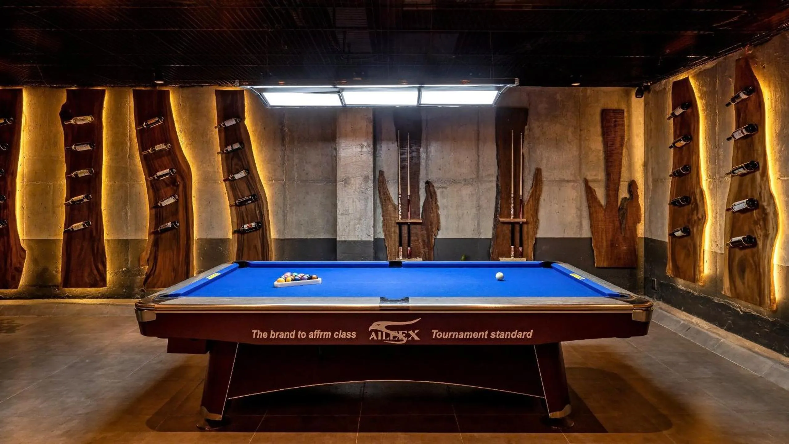 Billiard in Cozy Front Beach House wid Private Beach
