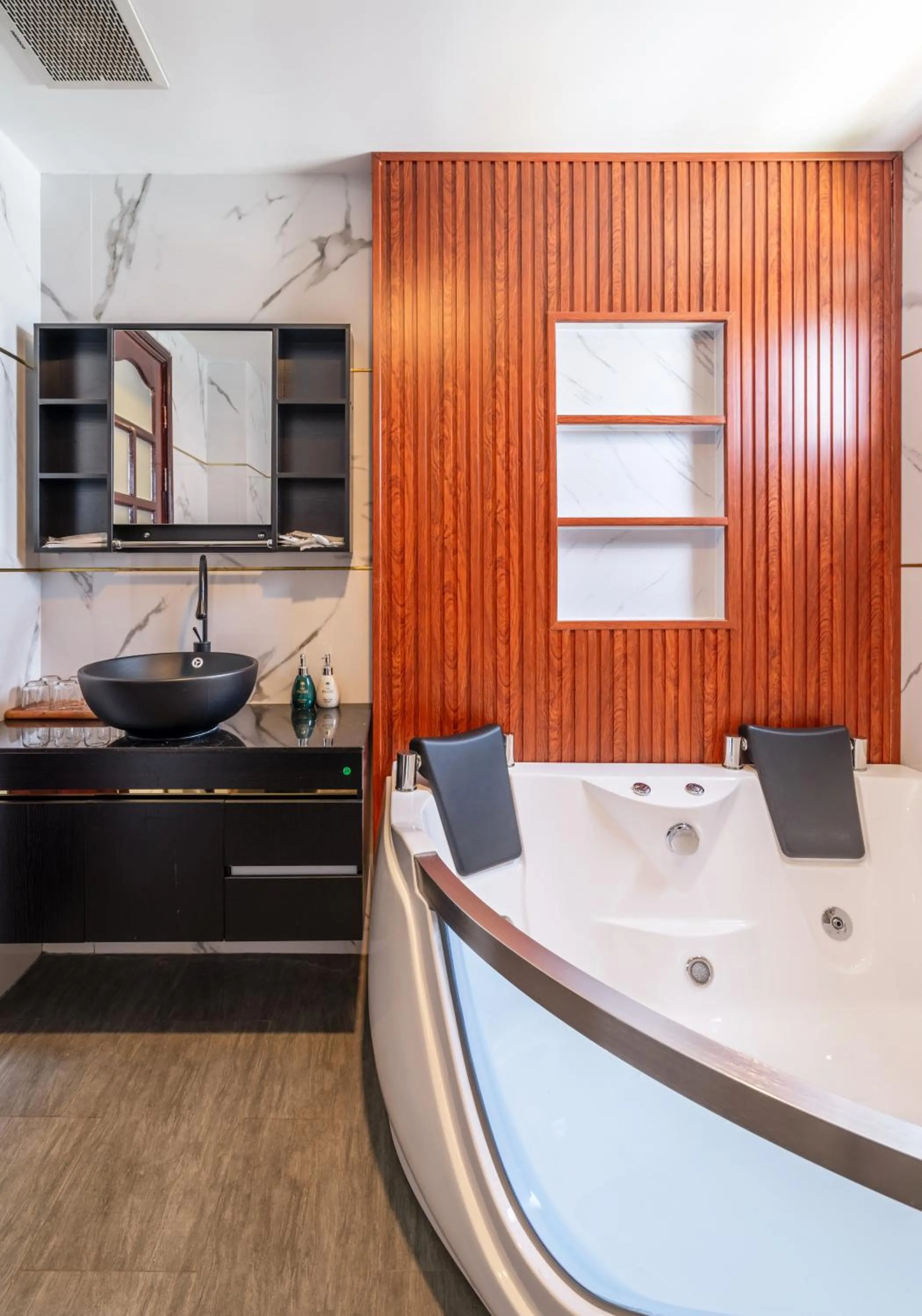 Shower in The Palms Hotel Phan Thiết