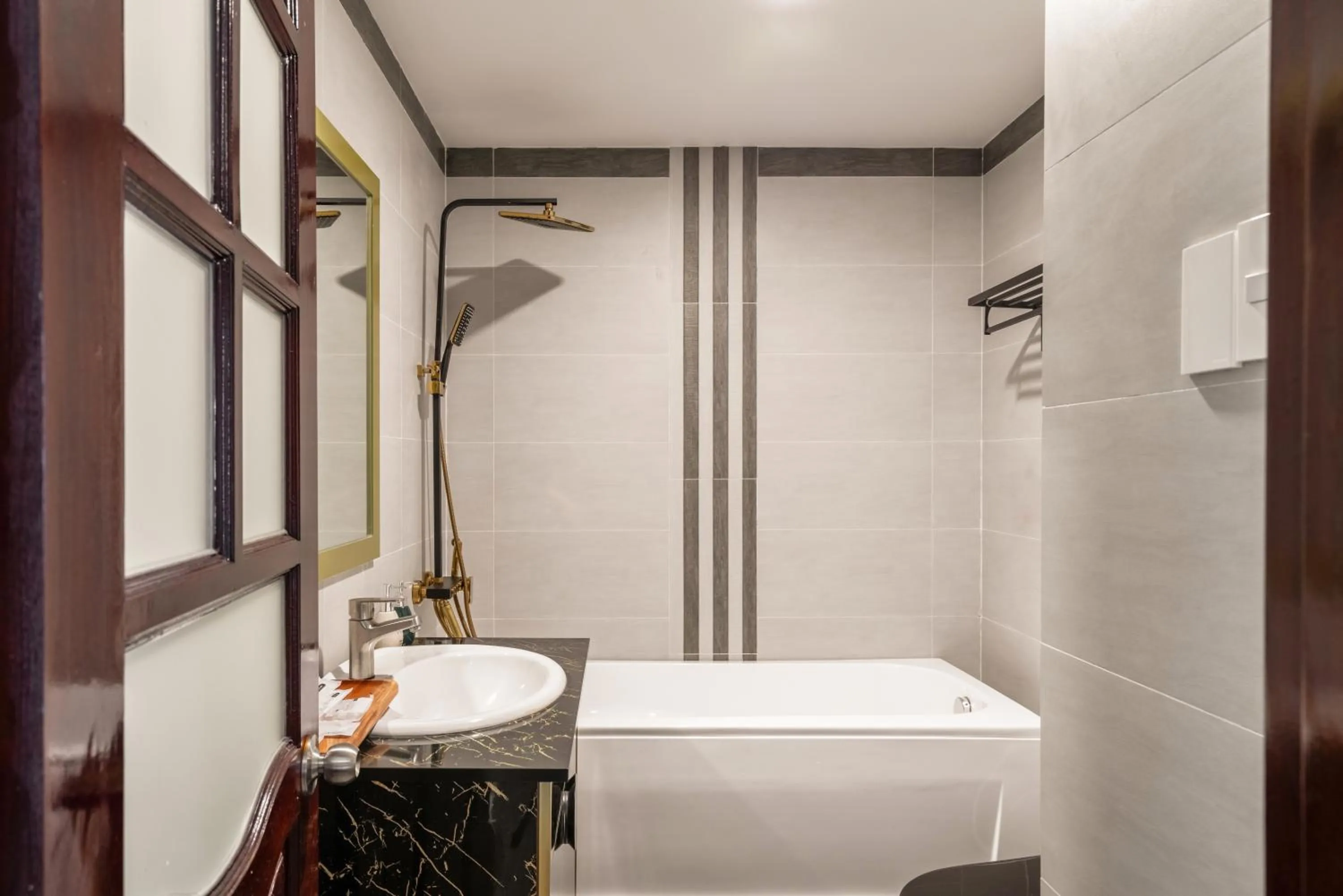 Shower in The Palms Hotel Phan Thiết