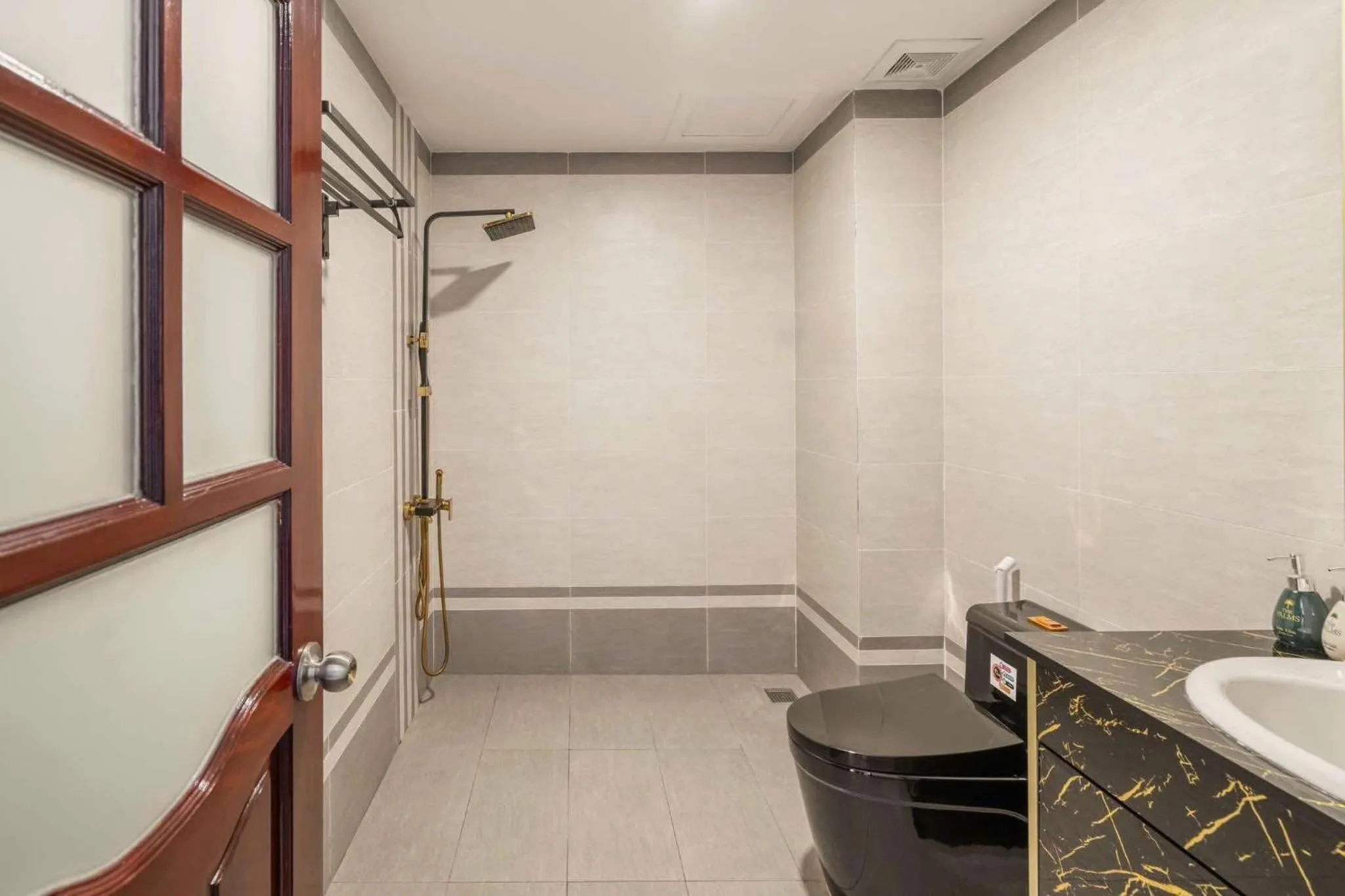 Toilet in The Palms Hotel Phan Thiết