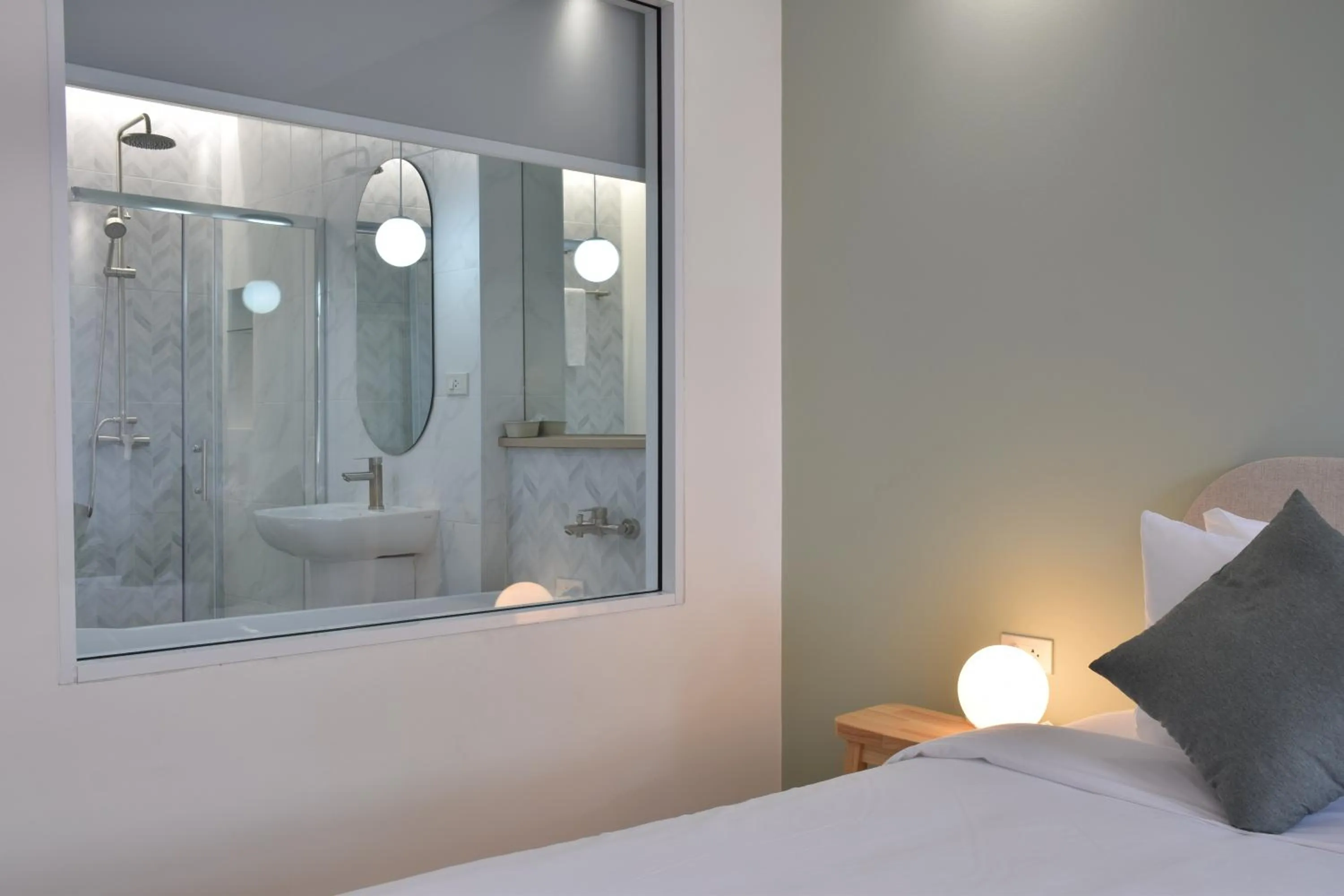 Shower, Bed in Squirrel House