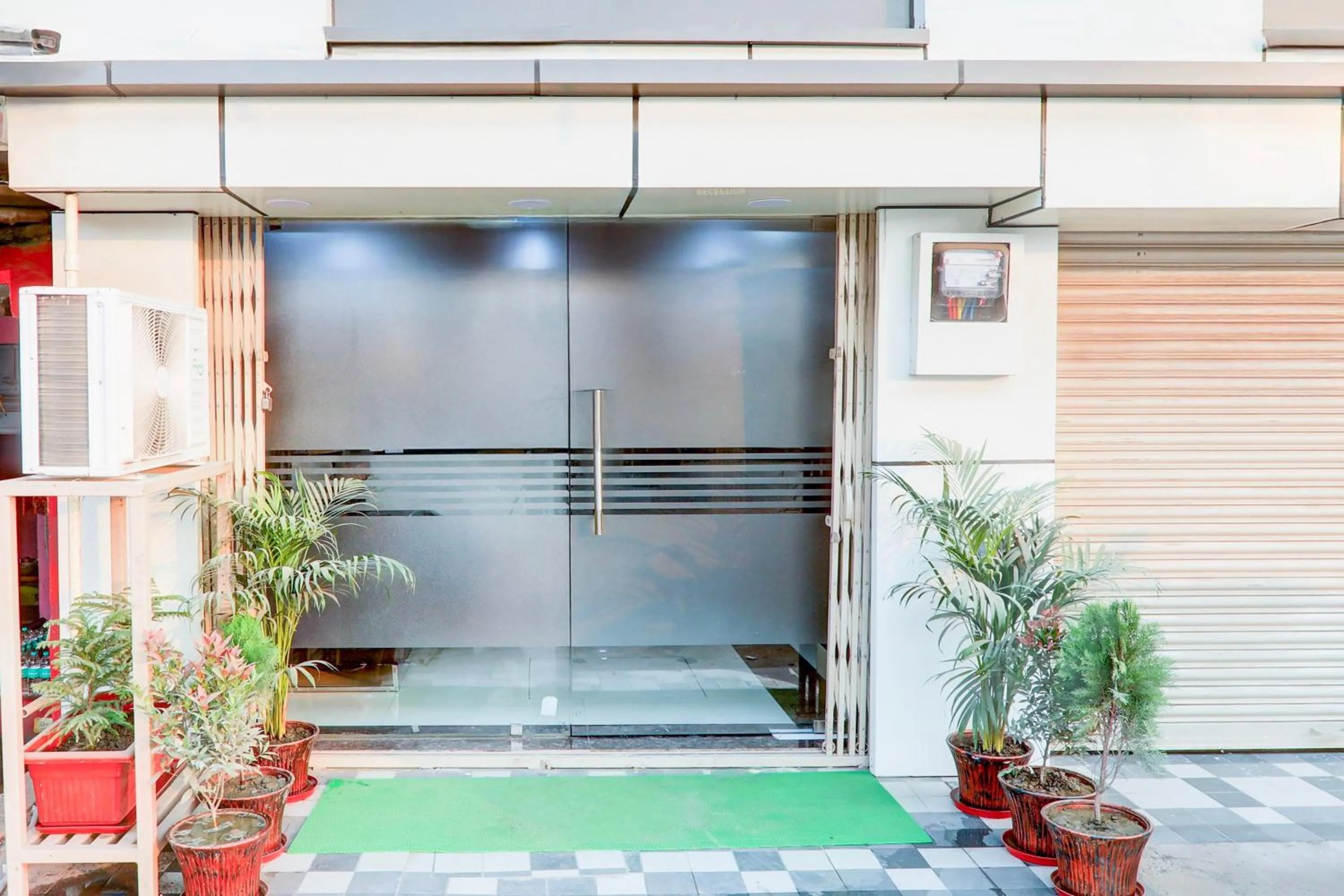 Facade/entrance in Hotel O Green High