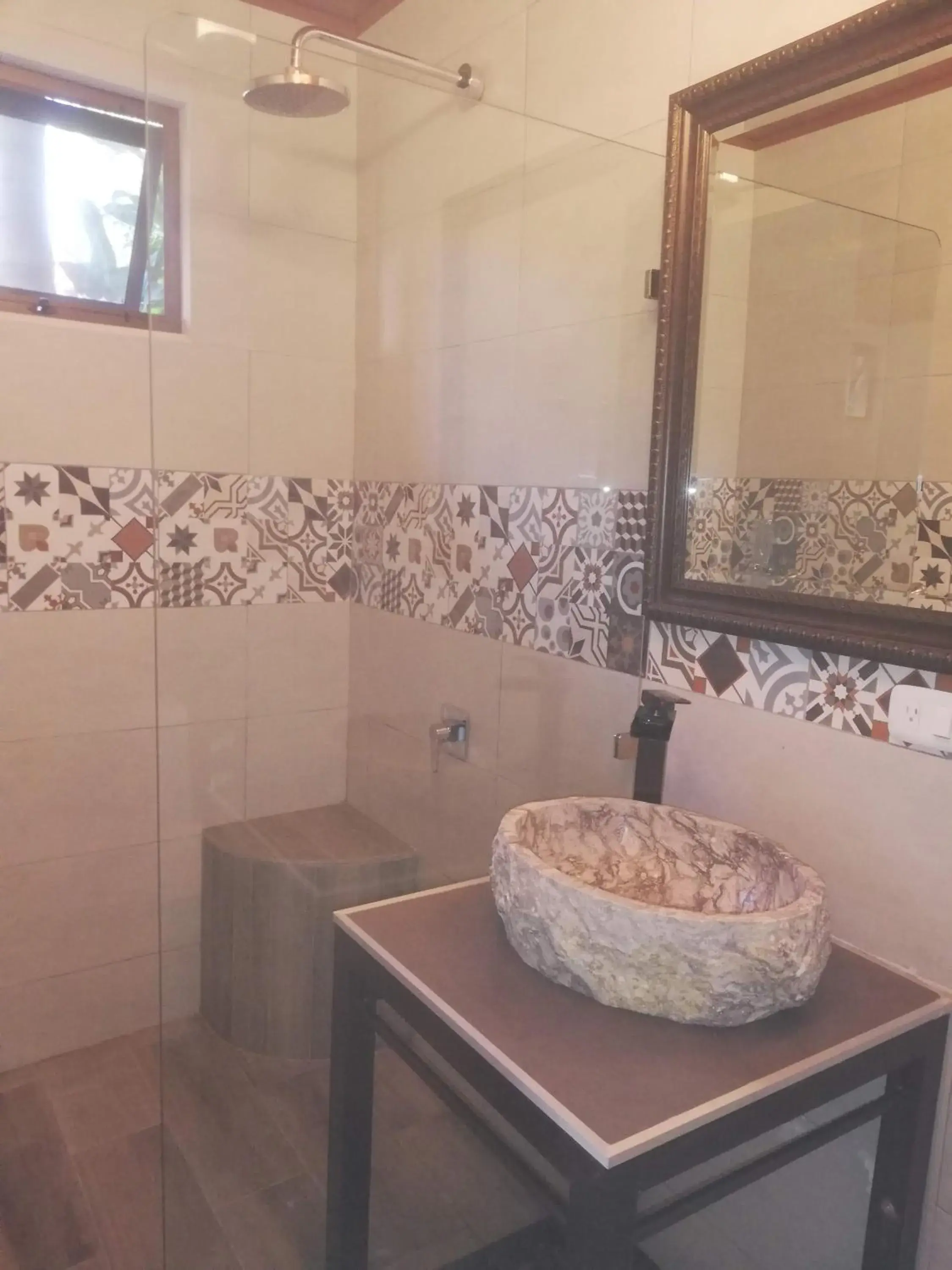 Queen Studio - Disability Access in Coyaba Tropical Elegant Adult Guesthouse Queen Studio - Disability Access in Coyaba Tropical Elegant Adult Guesthouse