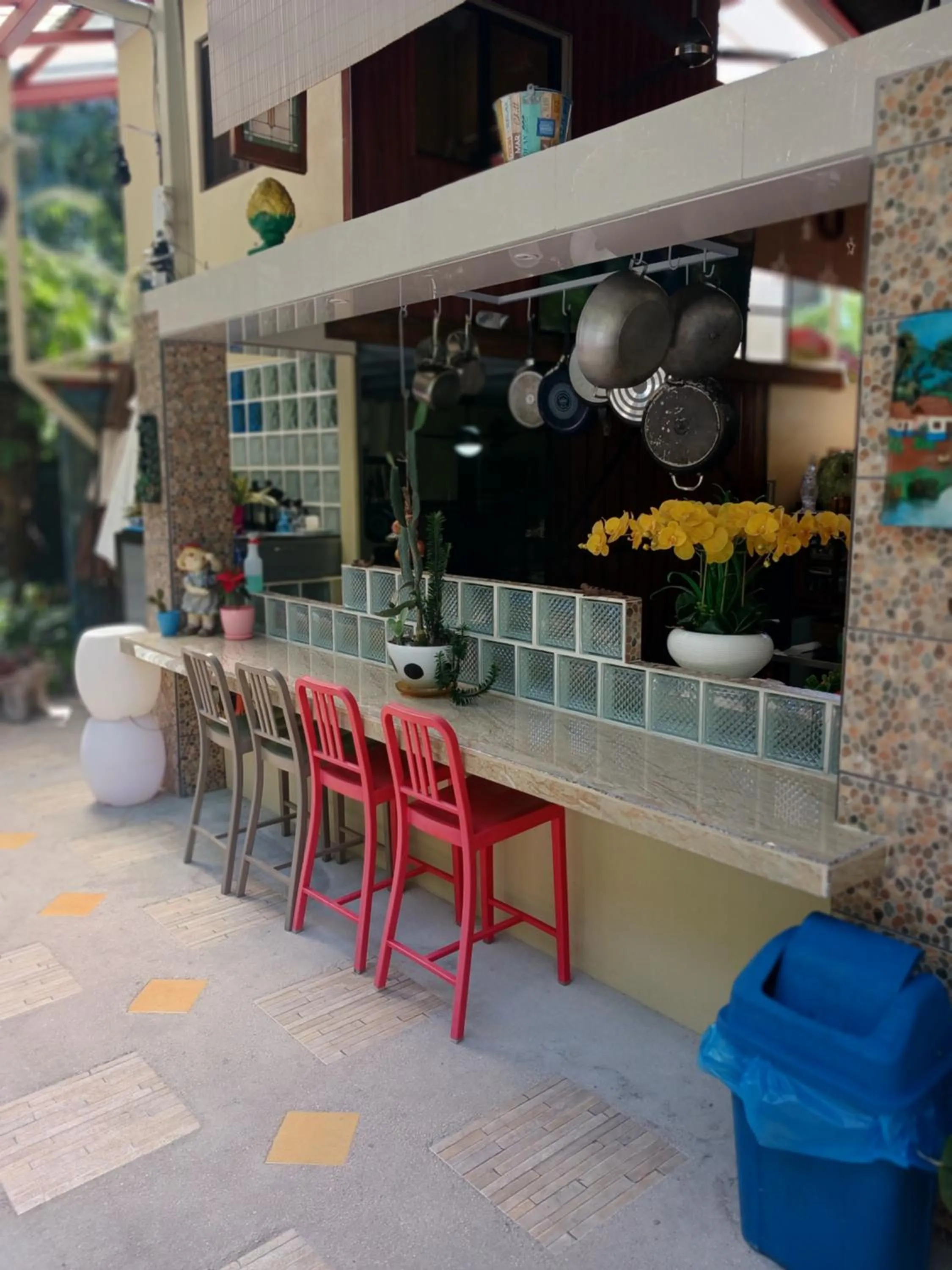 Lounge or bar in Coyaba Tropical Elegant Adult Guesthouse