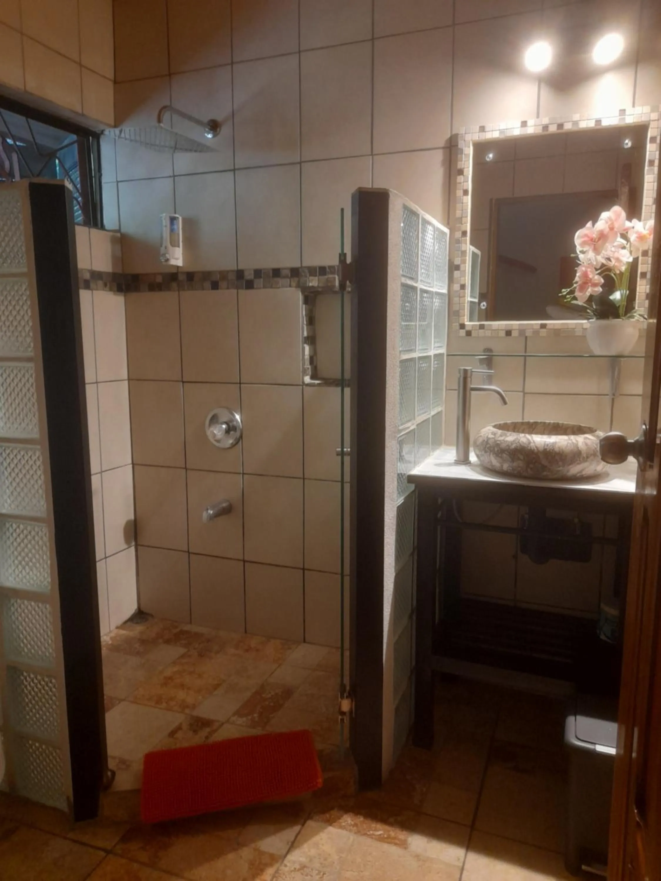 Bathroom in Coyaba Tropical Elegant Adult Guesthouse