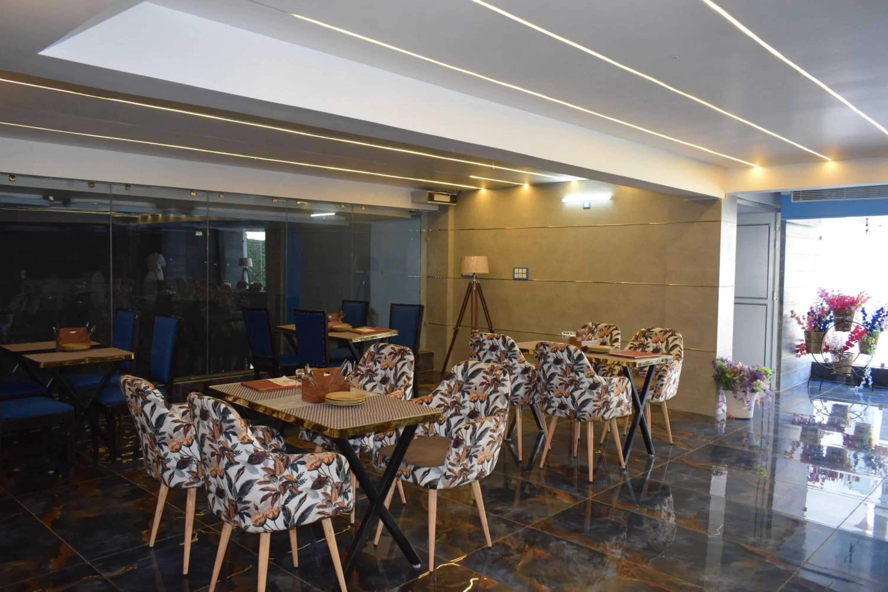 Restaurant/places to eat in Country Ambience Hotel By Jags City Mall