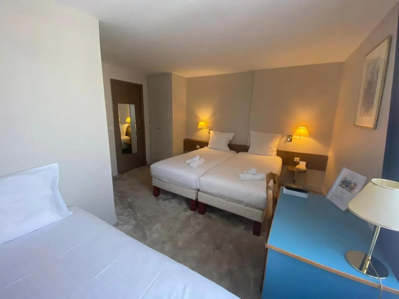 Photo of the whole room, Bed in Hotel Paris Vesinet -ex Auberge des 3 Marches