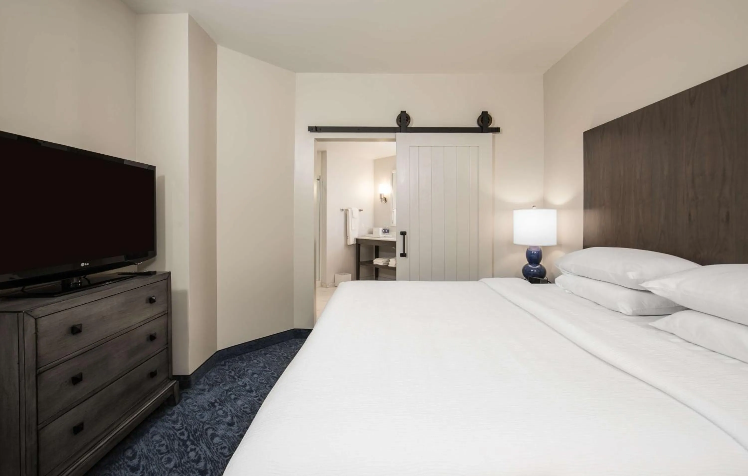 Bed in Hotel Renovo Des Moines Urbandale,Tapestry Collection Hilton