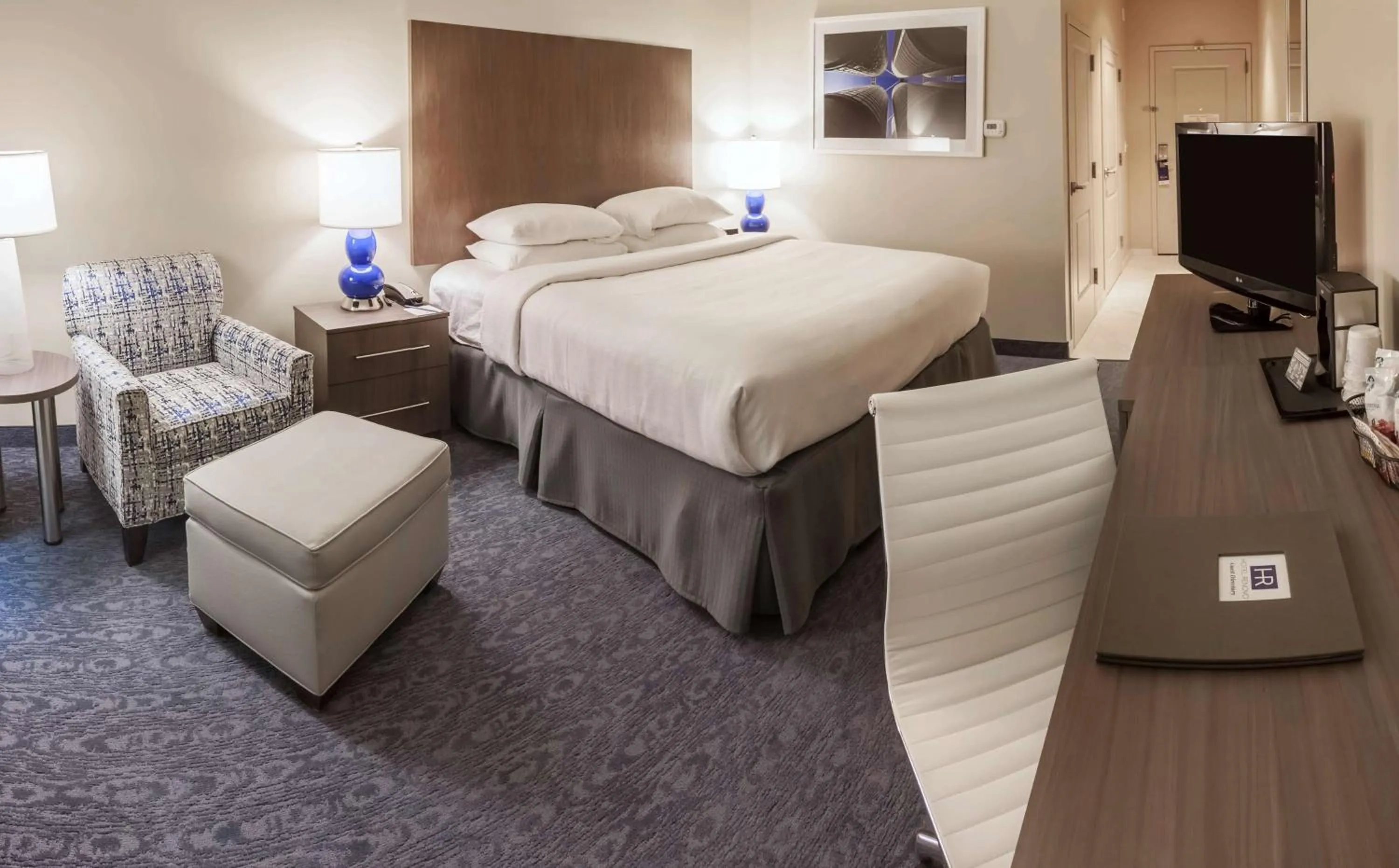 Bed in Hotel Renovo Des Moines Urbandale,Tapestry Collection Hilton