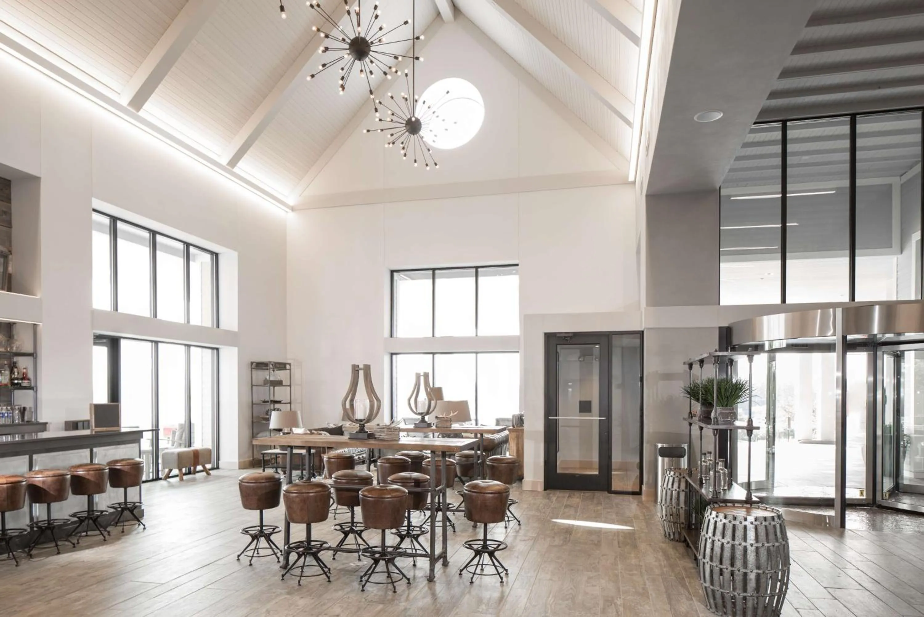 Lounge or bar in Hotel Renovo Des Moines Urbandale,Tapestry Collection Hilton