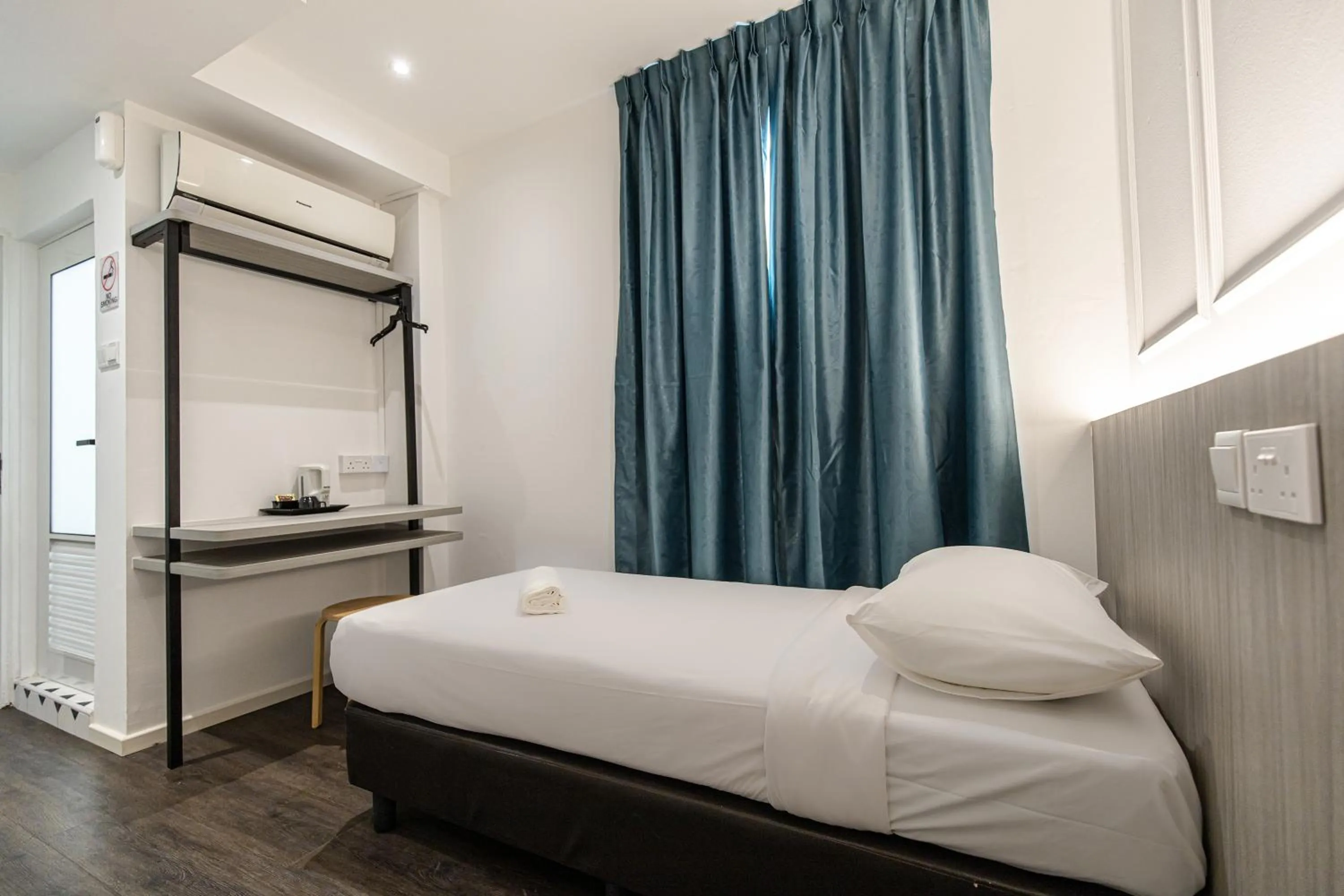 Bed in Philip Hotel at Little India