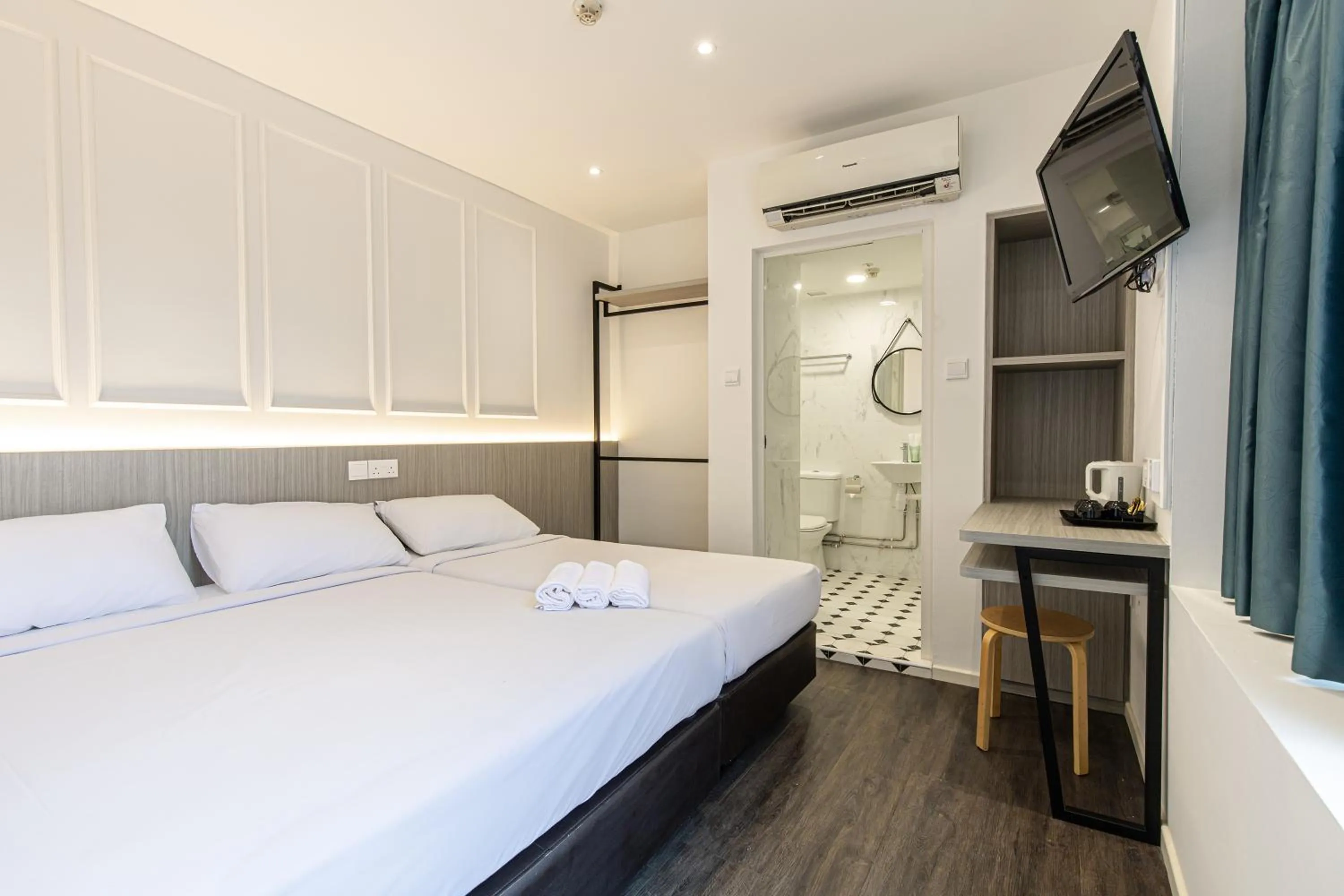 Bed in Philip Hotel at Little India