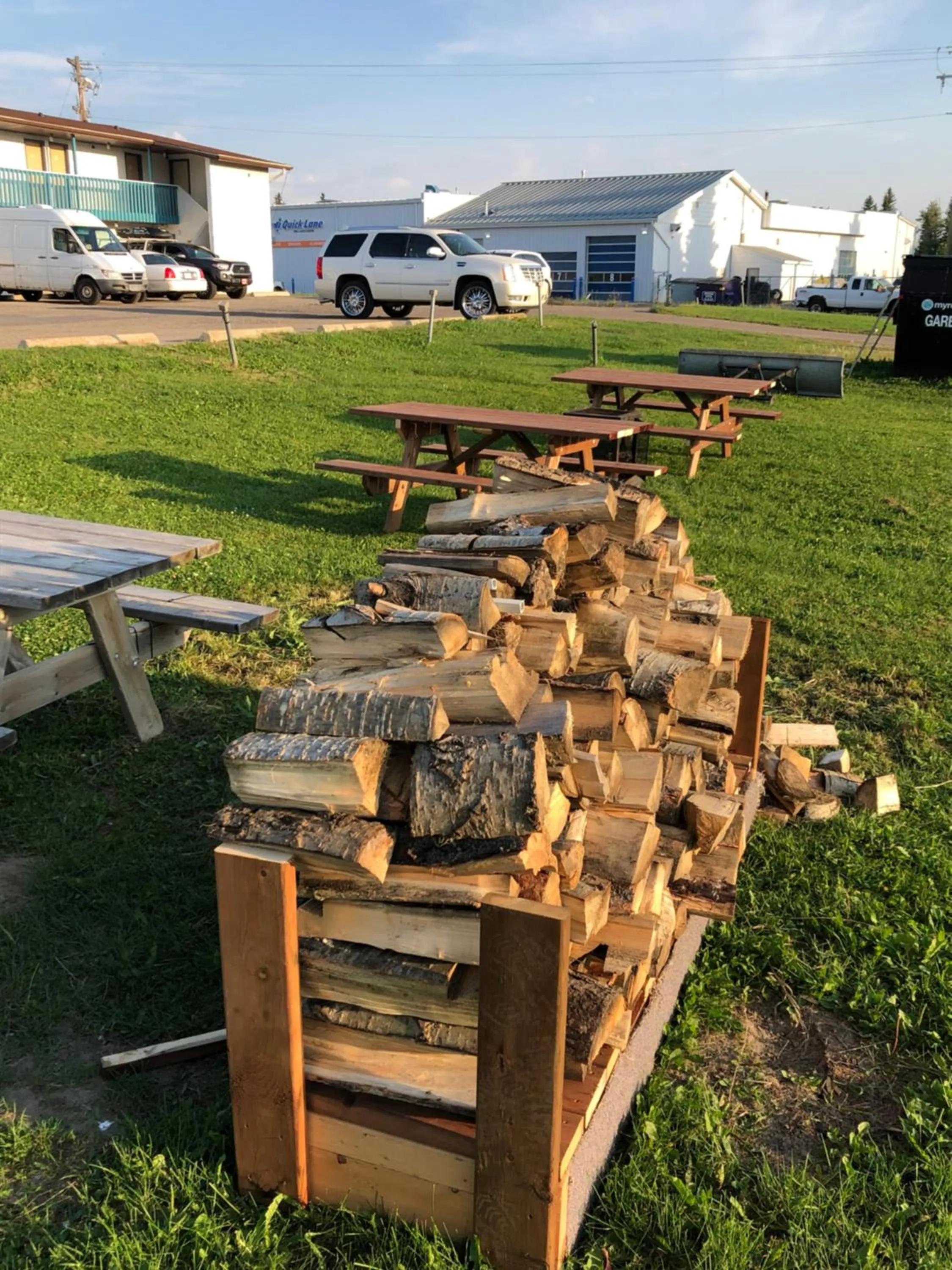 Seating area in Voyageur Motel