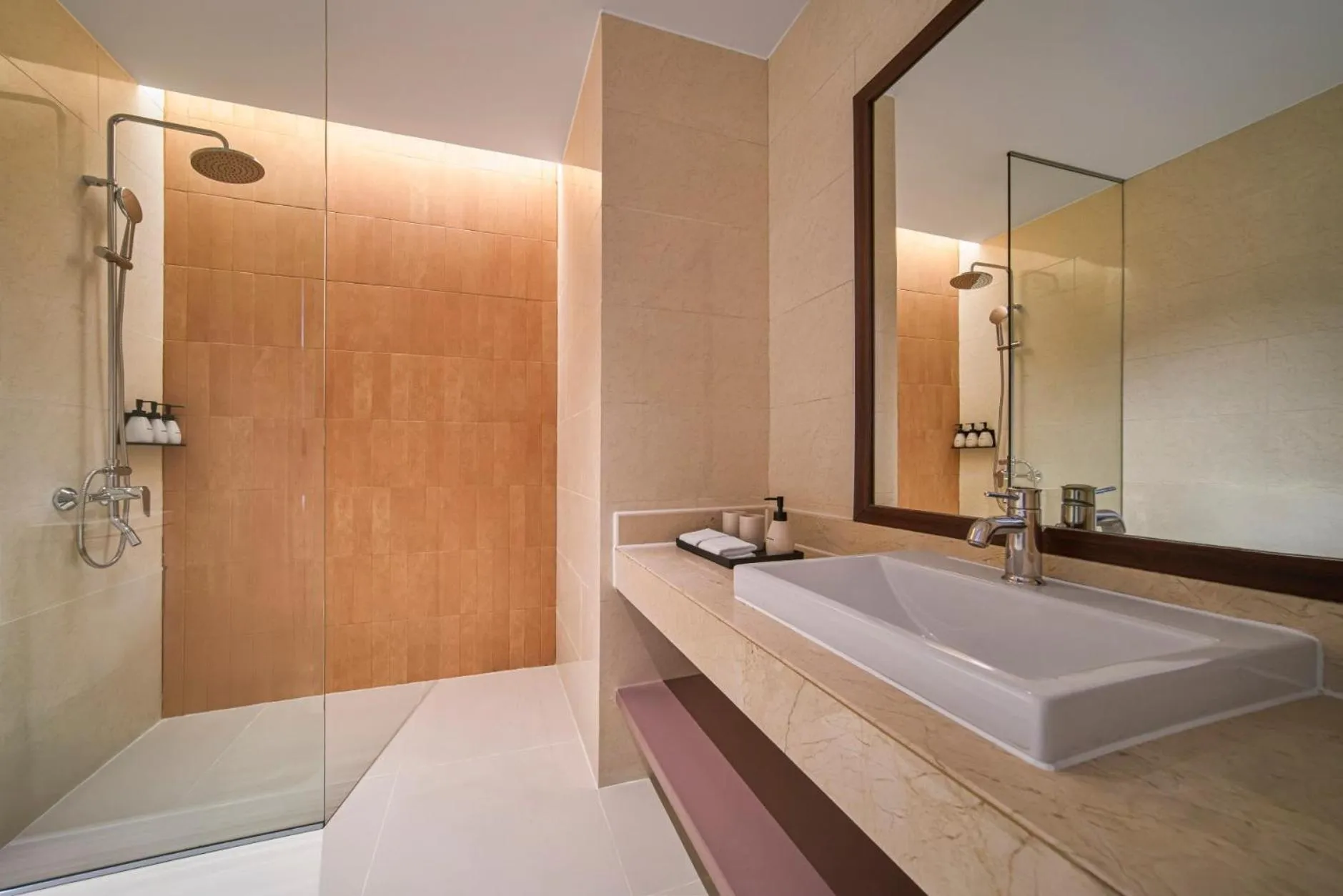 Shower in M Village Hotel Thợ Nhuộm