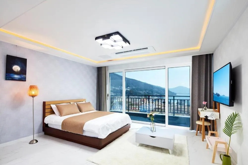 Bed in Geoje Harakeke Pension