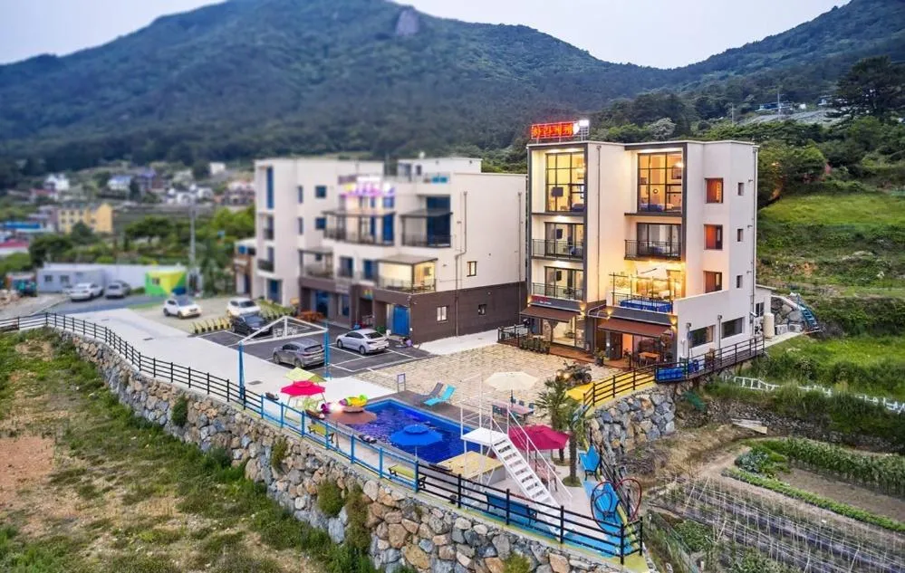 Geoje Harakeke Pension