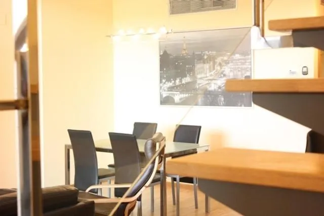 Dining area in Ohmyloft Valencia