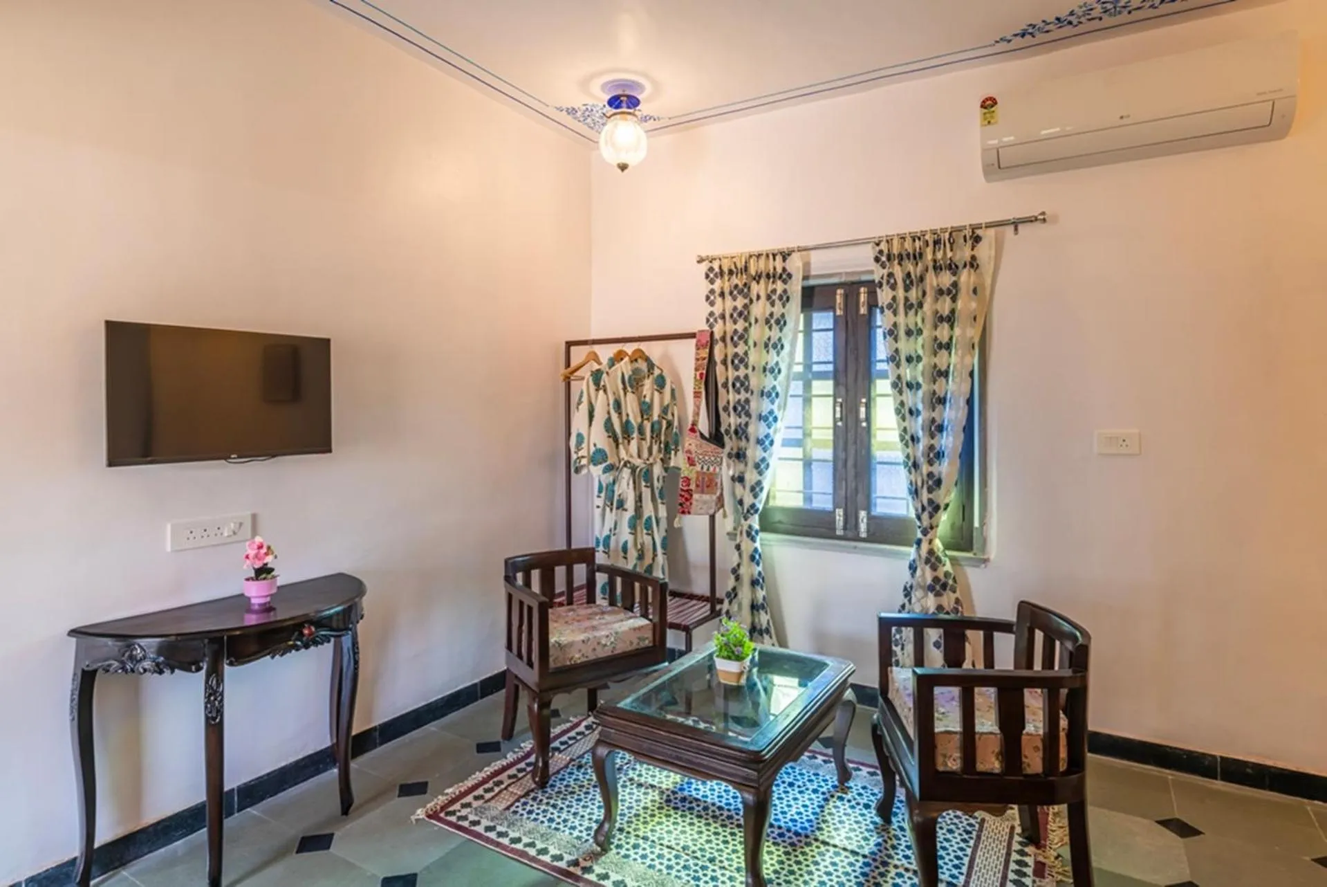 TV and multimedia in Indulge Udaipur by Pack