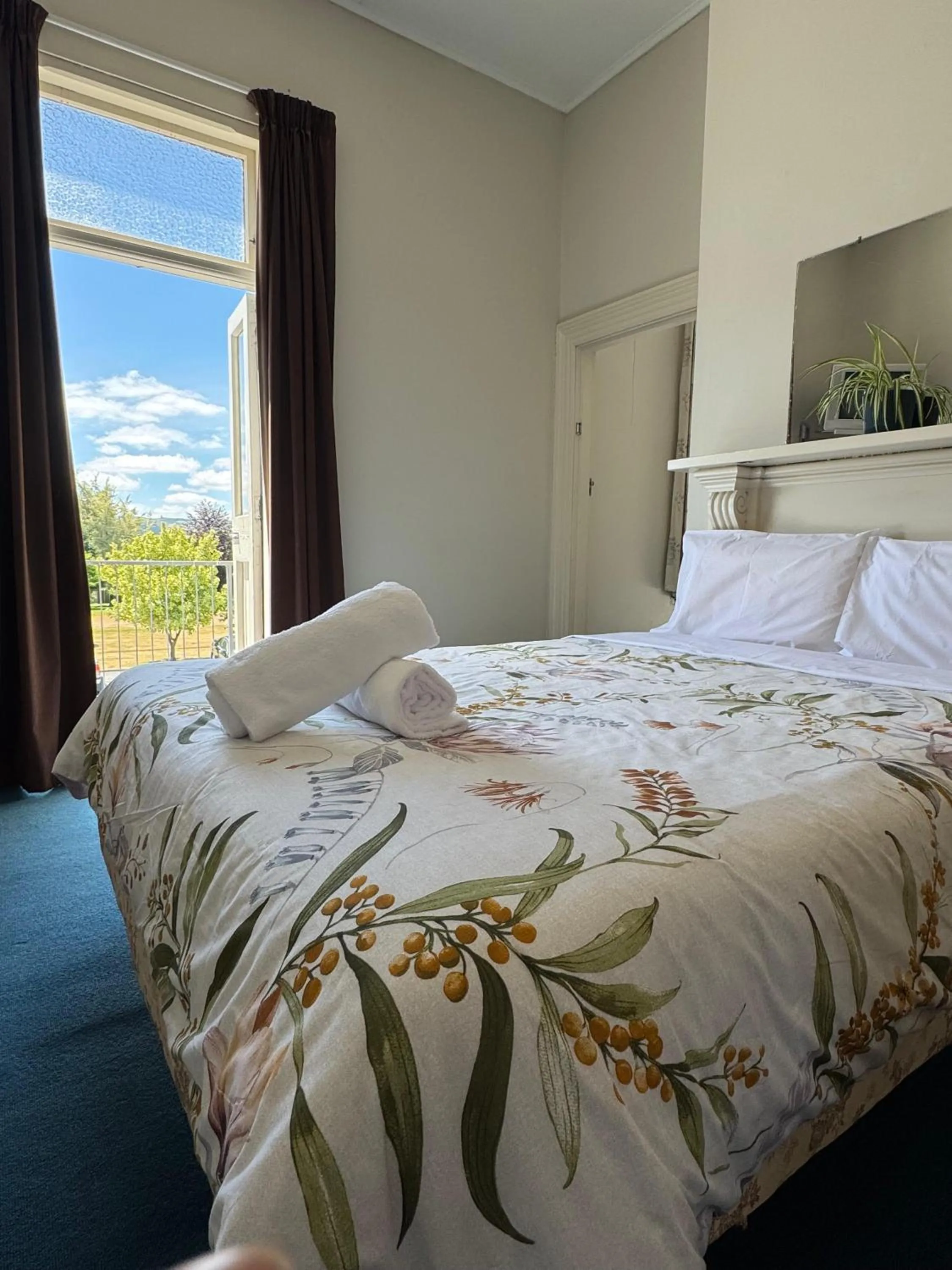 Bed in Gladstone Hotel