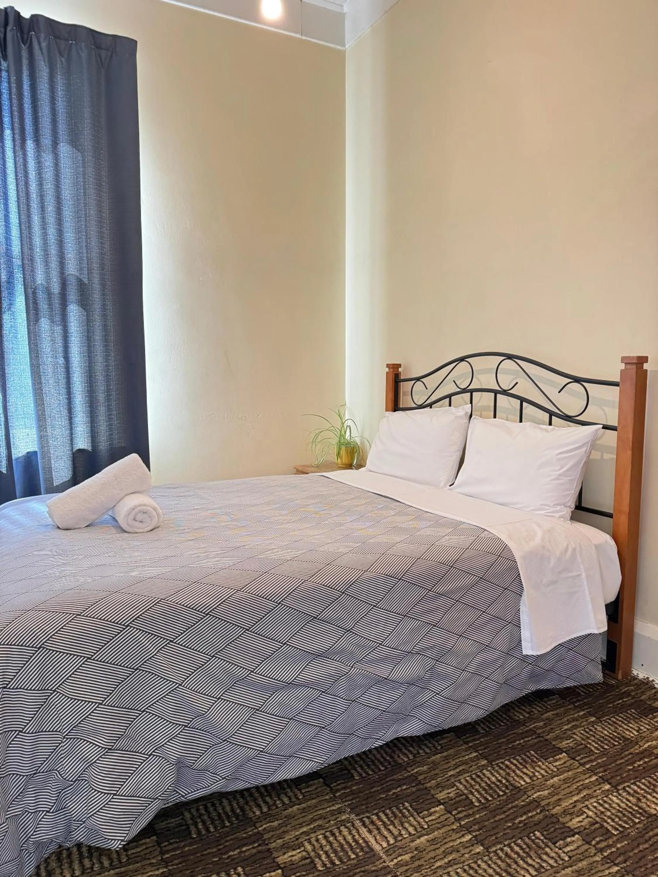 Bed in Gladstone Hotel